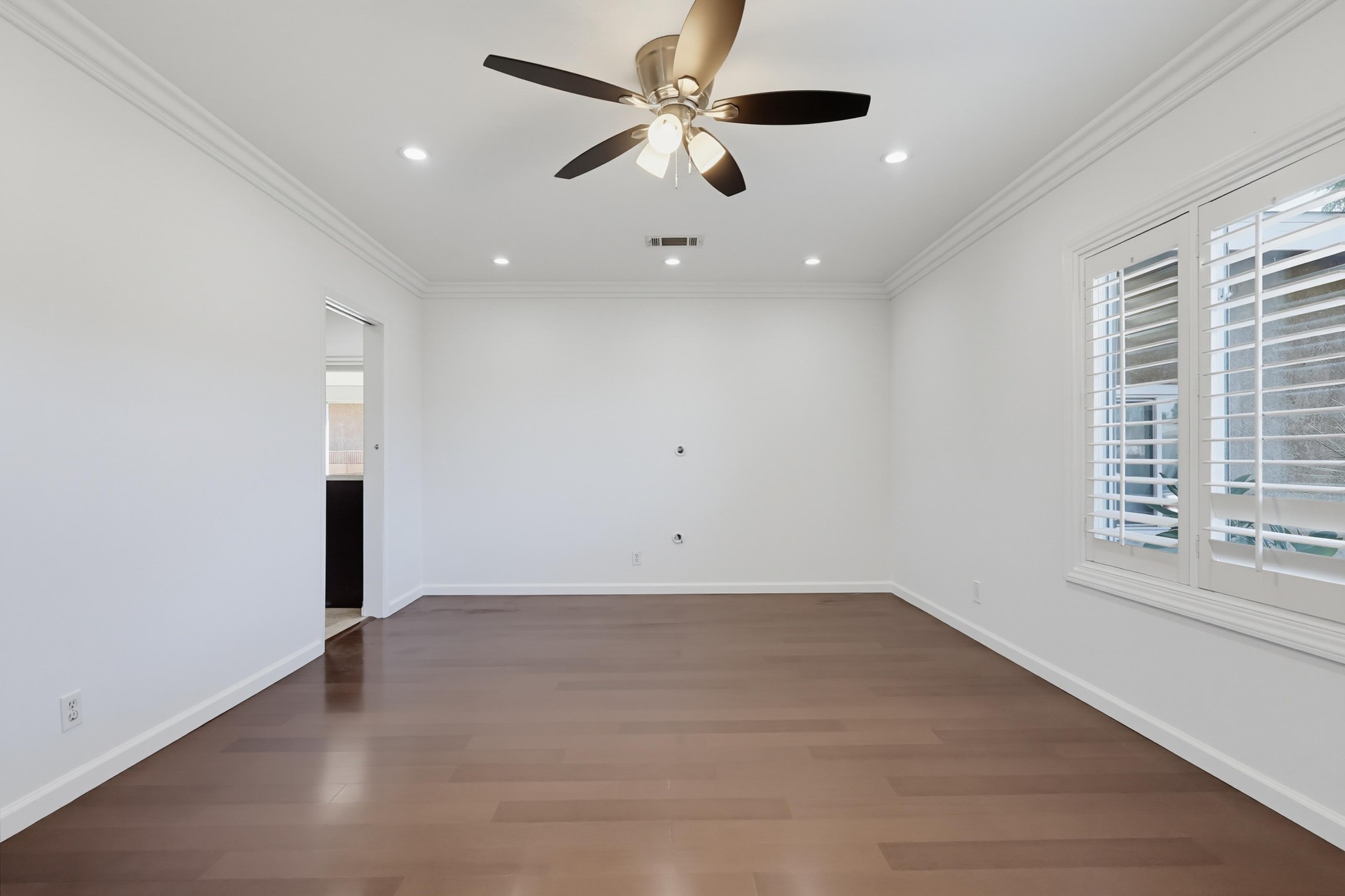 Virtual tour photo 16 of 94 for 1901 E 63rd St