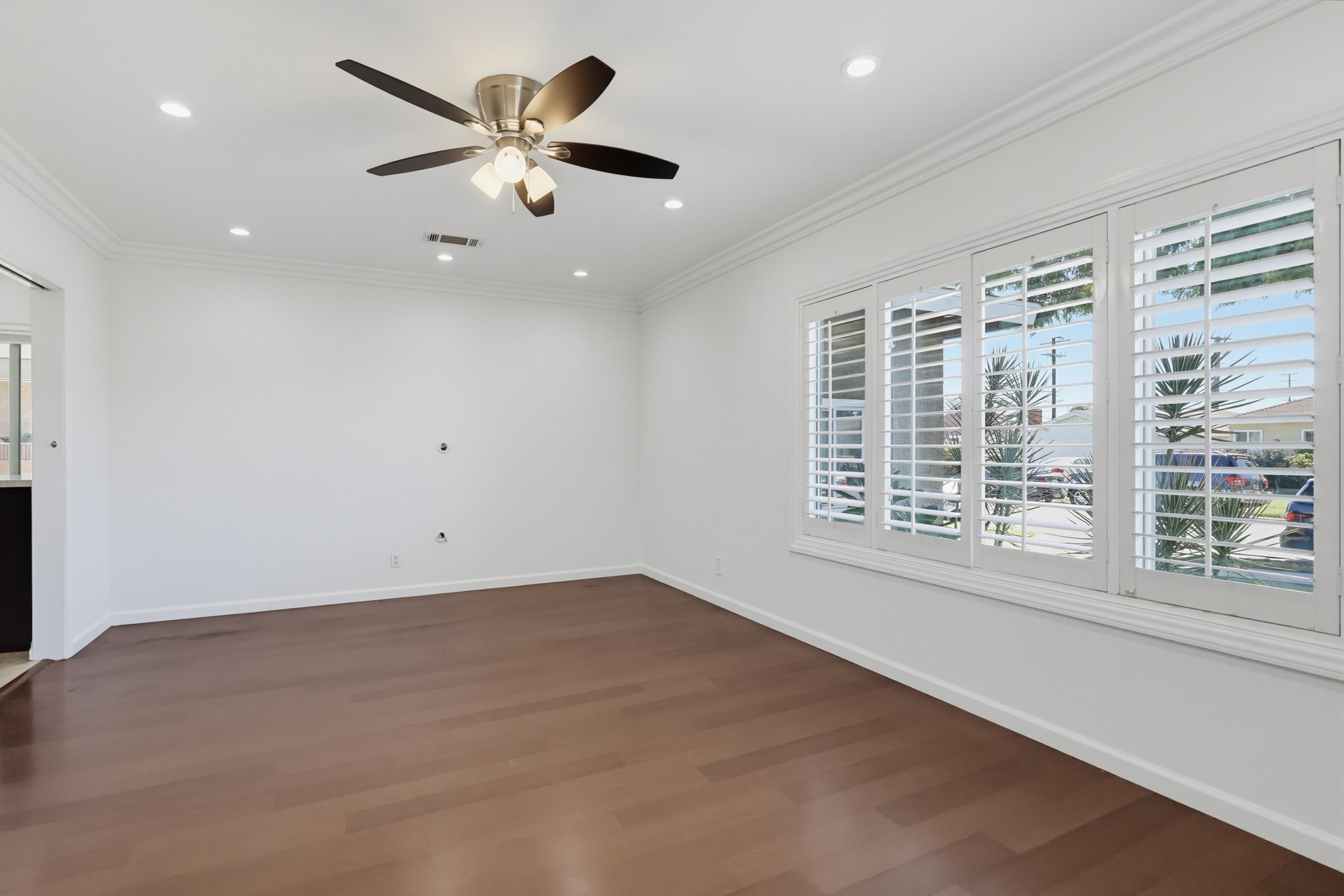 Virtual tour photo 17 of 94 for 1901 E 63rd St