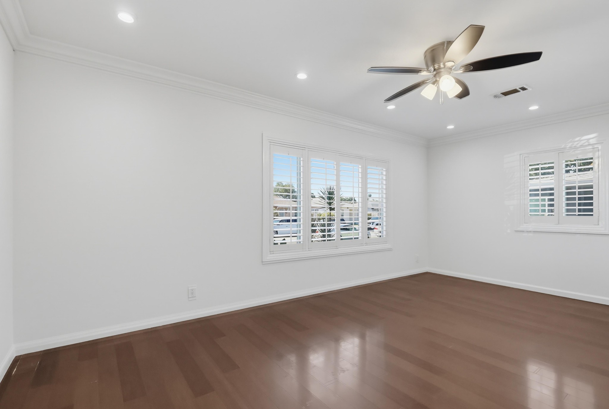 Virtual tour photo 18 of 94 for 1901 E 63rd St