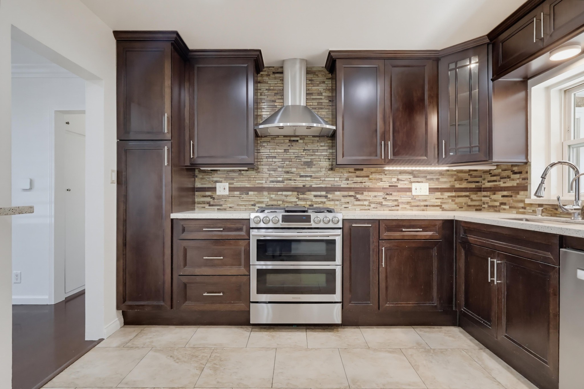 Virtual tour photo 26 of 94 for 1901 E 63rd St