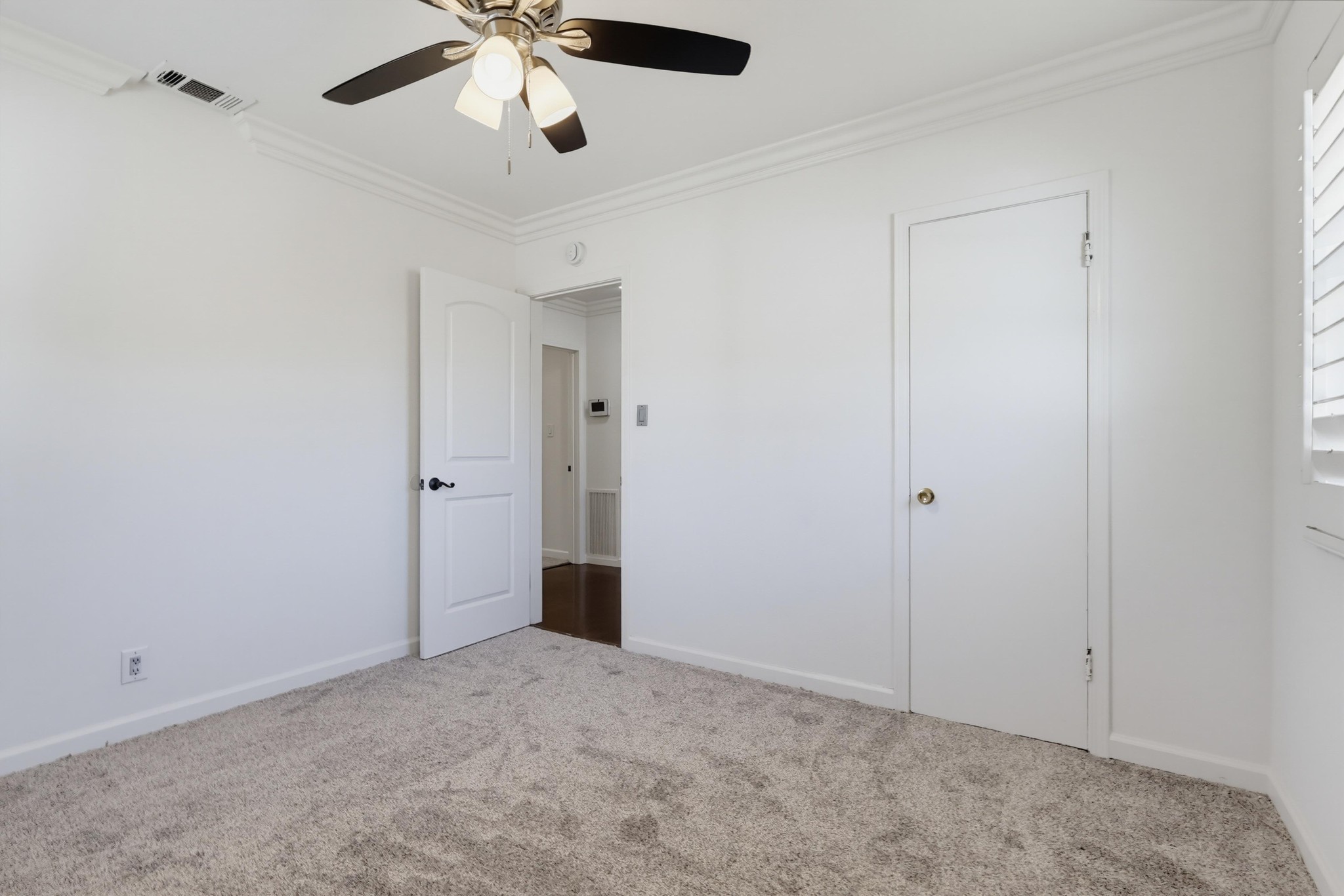 Virtual tour photo 42 of 94 for 1901 E 63rd St