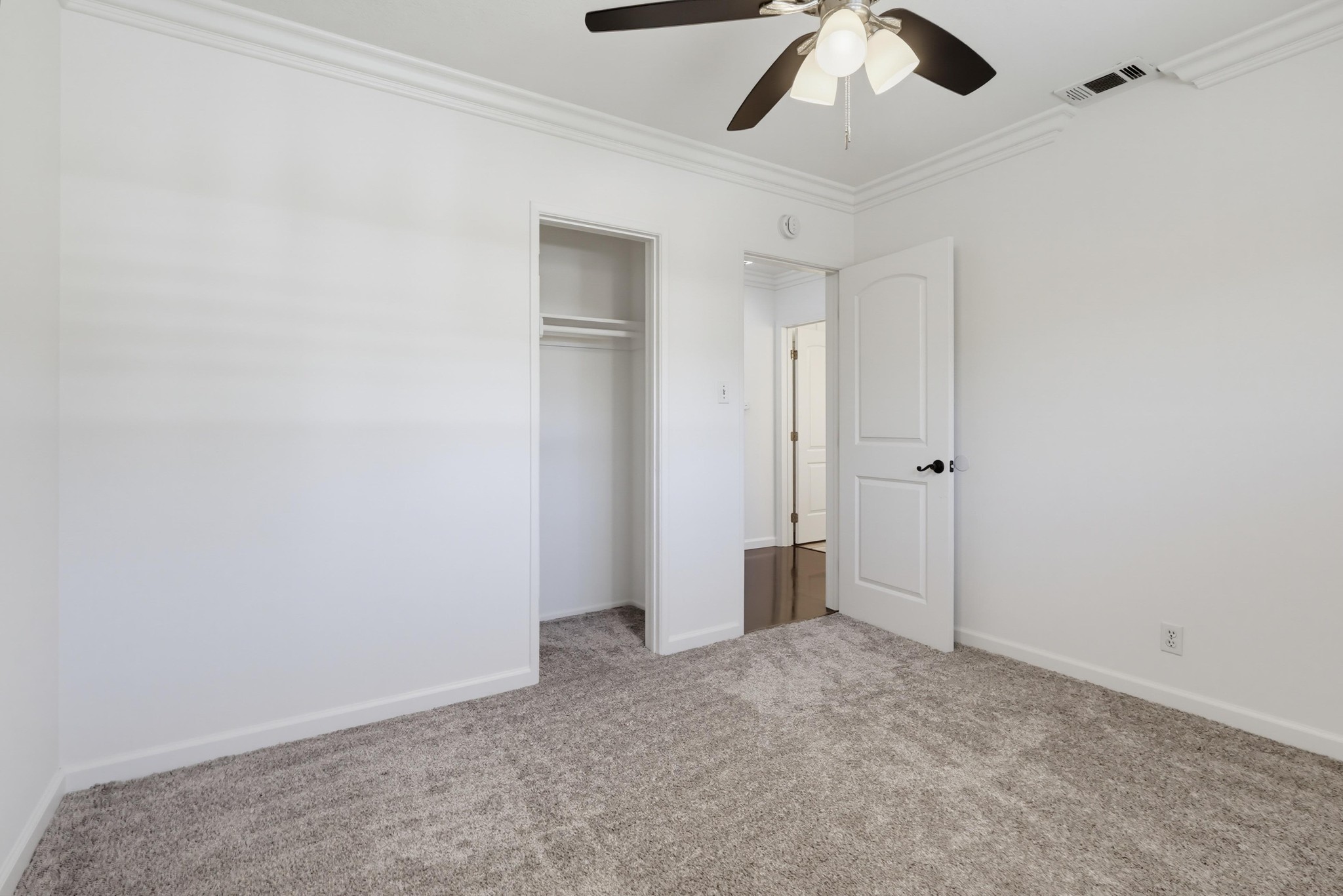 Virtual tour photo 50 of 94 for 1901 E 63rd St