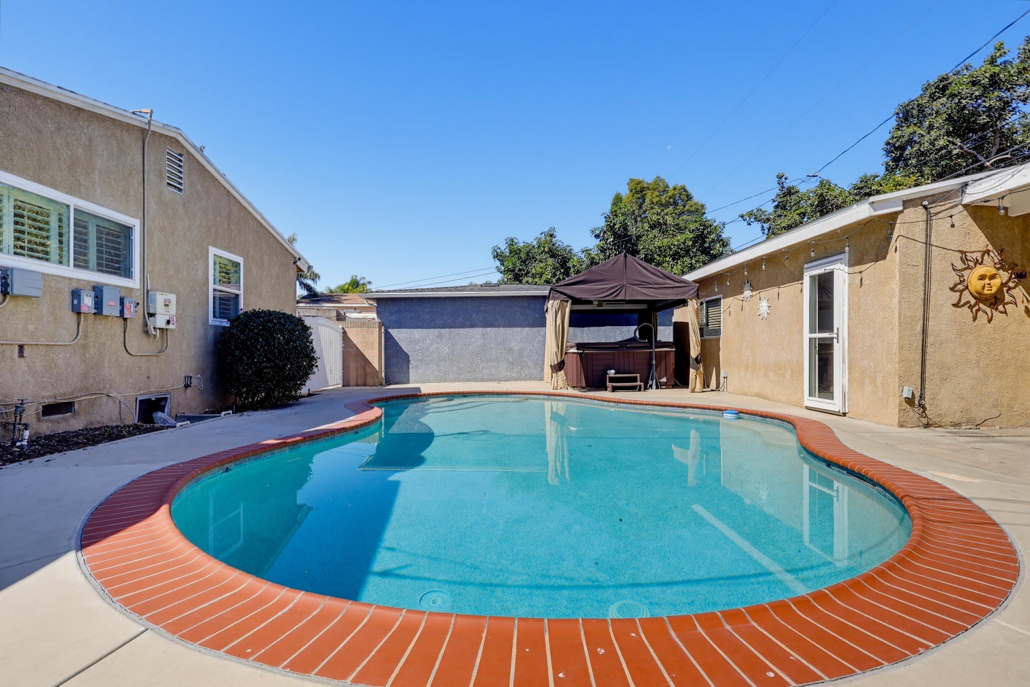 Virtual tour photo 67 of 94 for 1901 E 63rd St