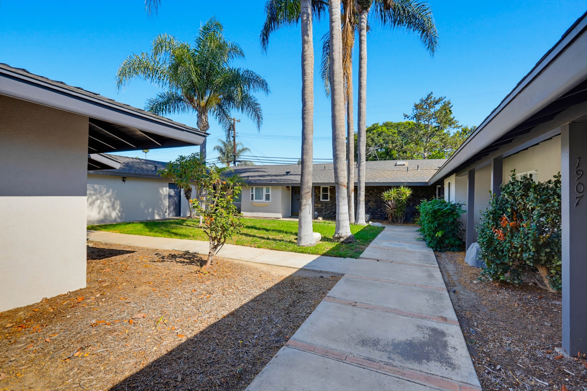 Virtual tour photo 7 of 64 for 1903 E 19th St
