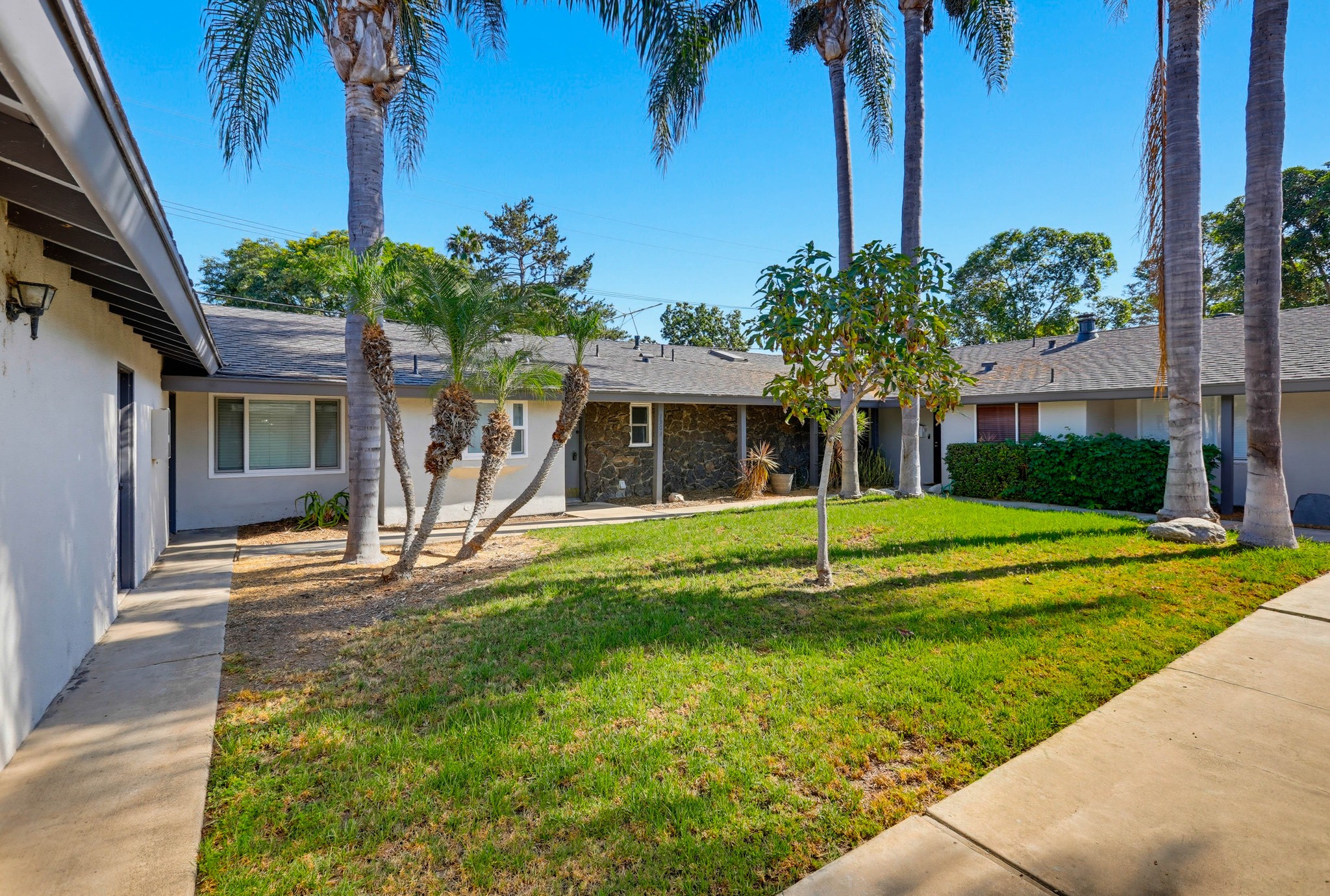 Virtual tour photo 10 of 64 for 1903 E 19th St