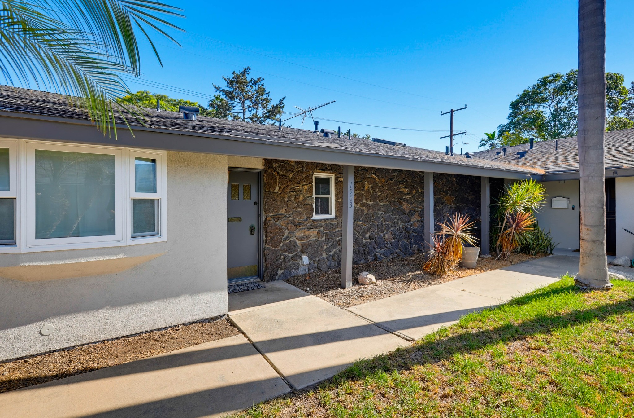 Virtual tour photo 12 of 64 for 1903 E 19th St