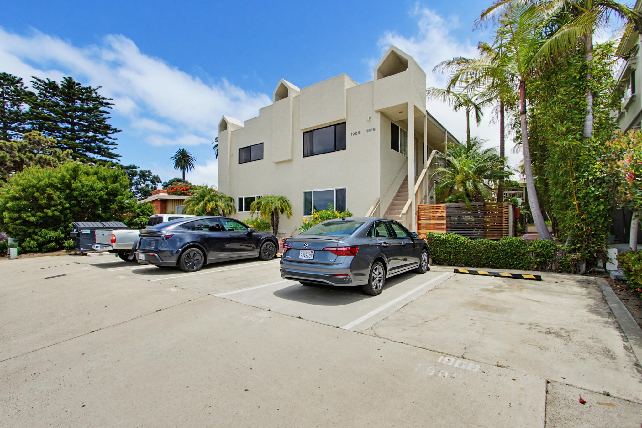 Virtual tour photo 1 of 46 for 1909 San Elijo Ave