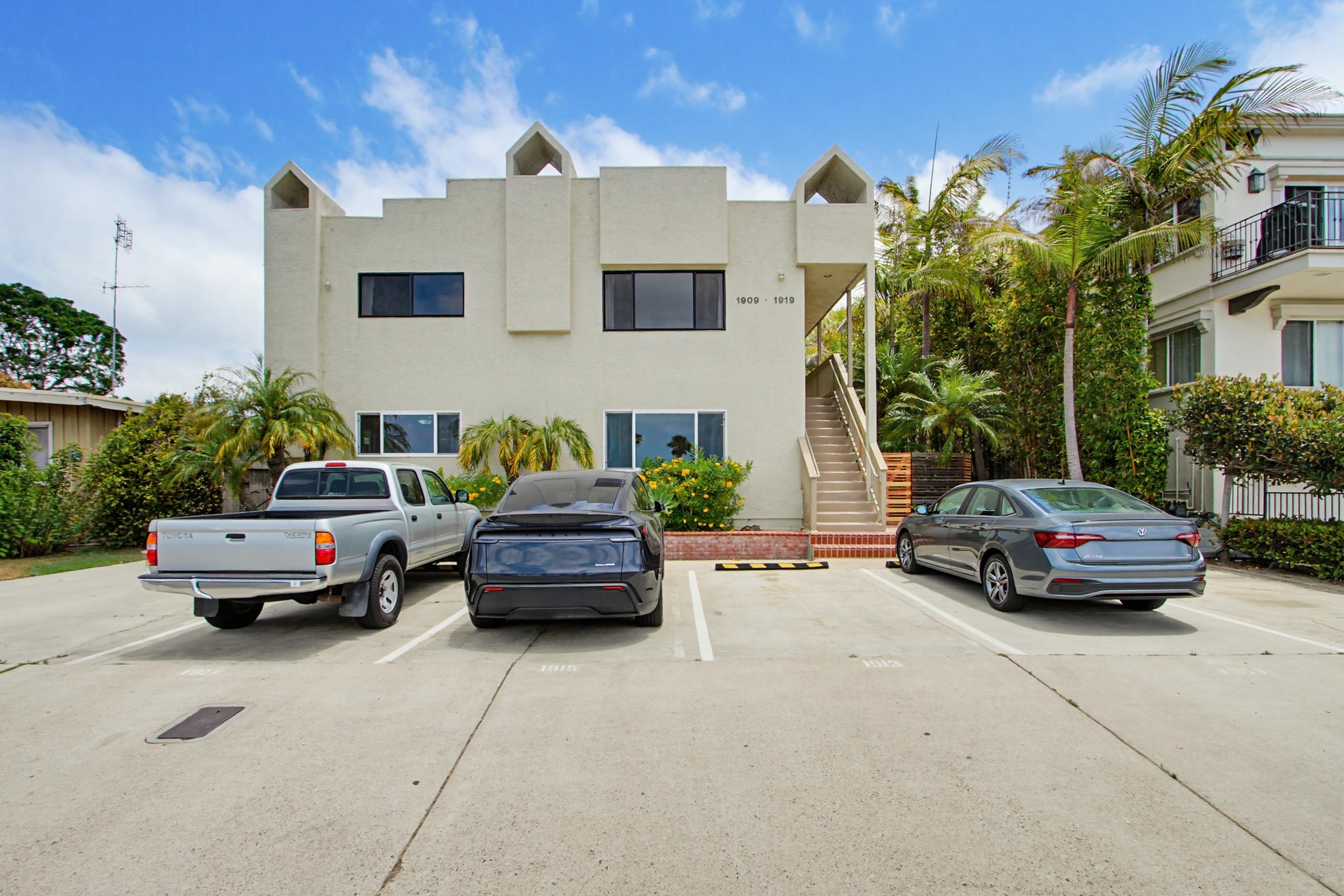 Virtual tour photo 3 of 46 for 1909 San Elijo Ave