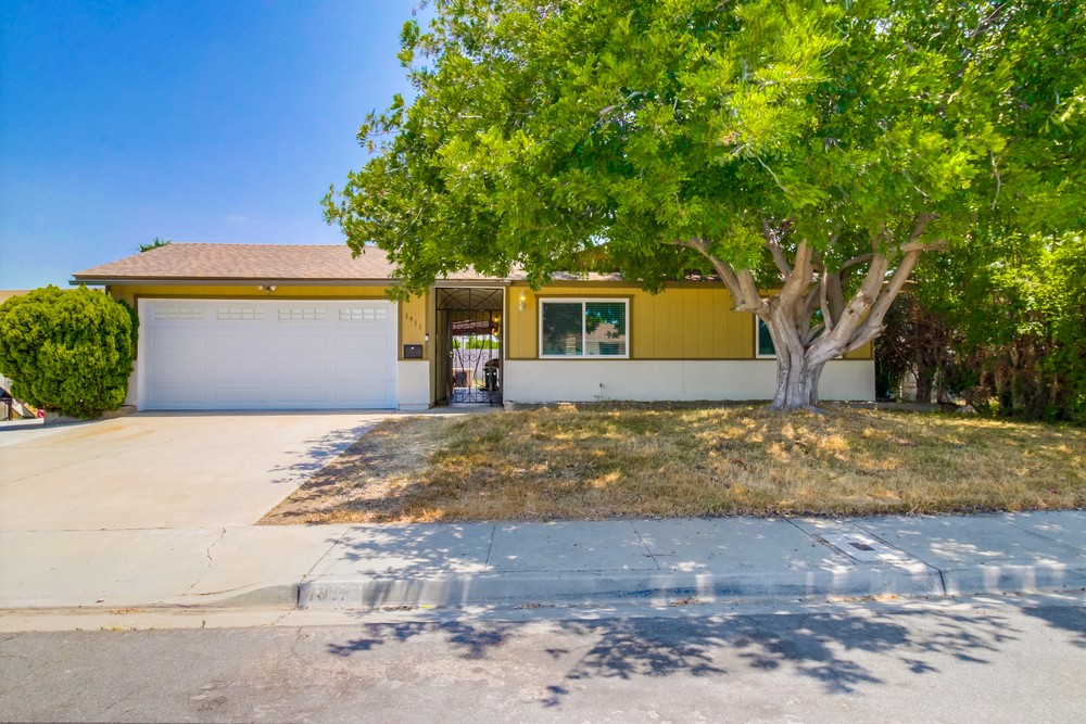 Virtual tour photo 1 of 35 for 1911 Ruthie Way