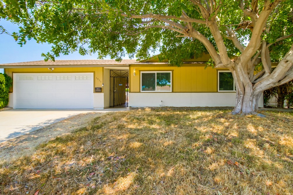 Virtual tour photo 3 of 35 for 1911 Ruthie Way