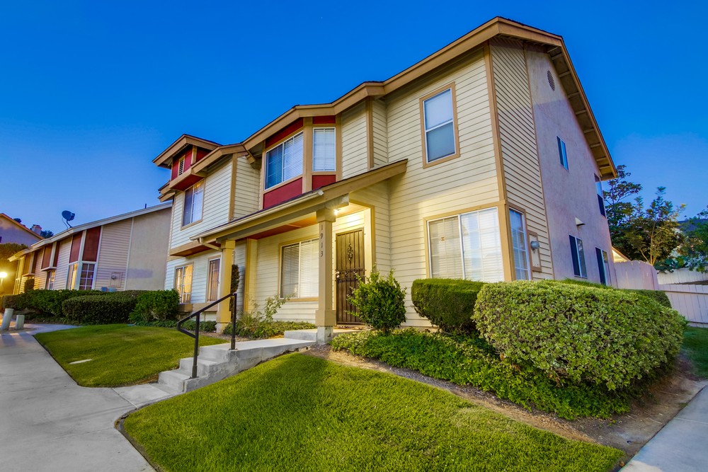 Virtual tour photo 1 of 34 for 1915 Manzana Way