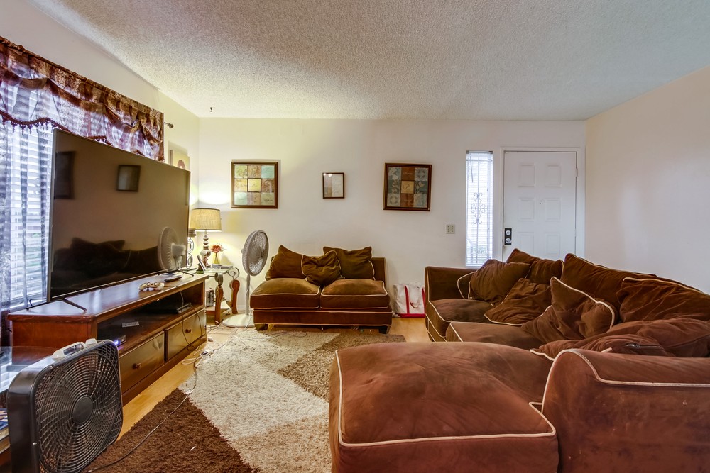 Virtual tour photo 7 of 34 for 1915 Manzana Way