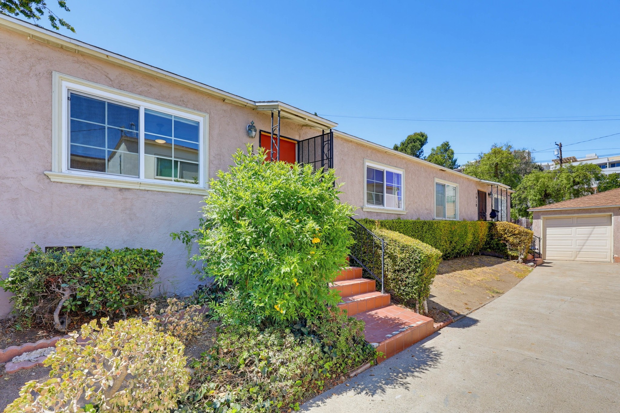 Virtual tour photo 5 of 49 for 1916 Florida Ct