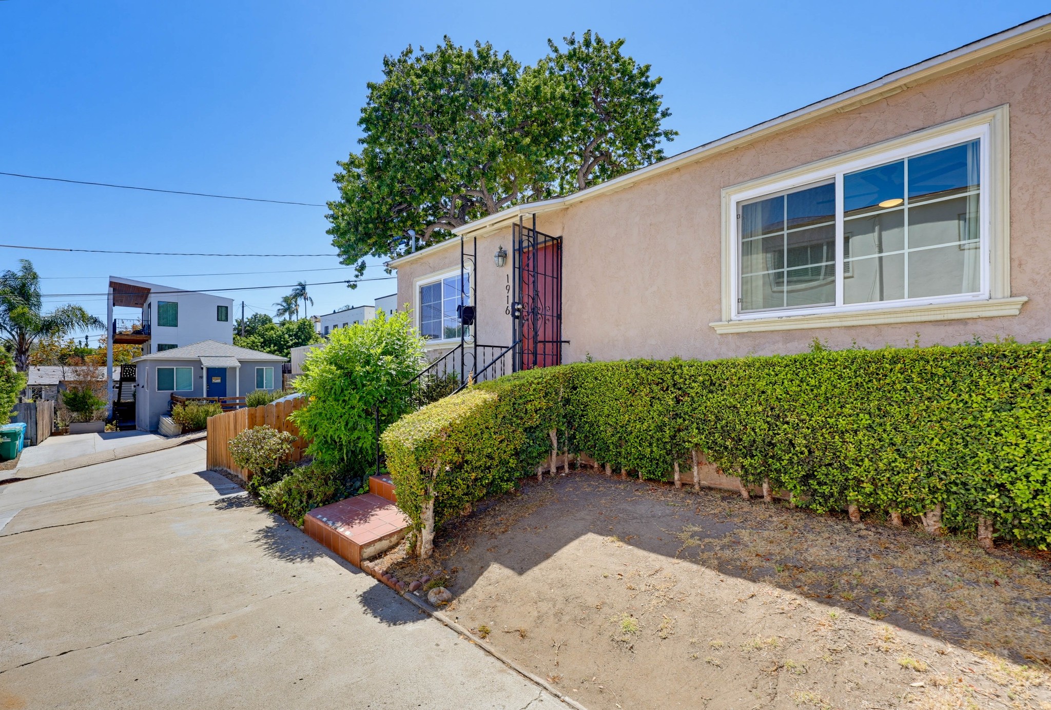 Virtual tour photo 8 of 49 for 1916 Florida Ct