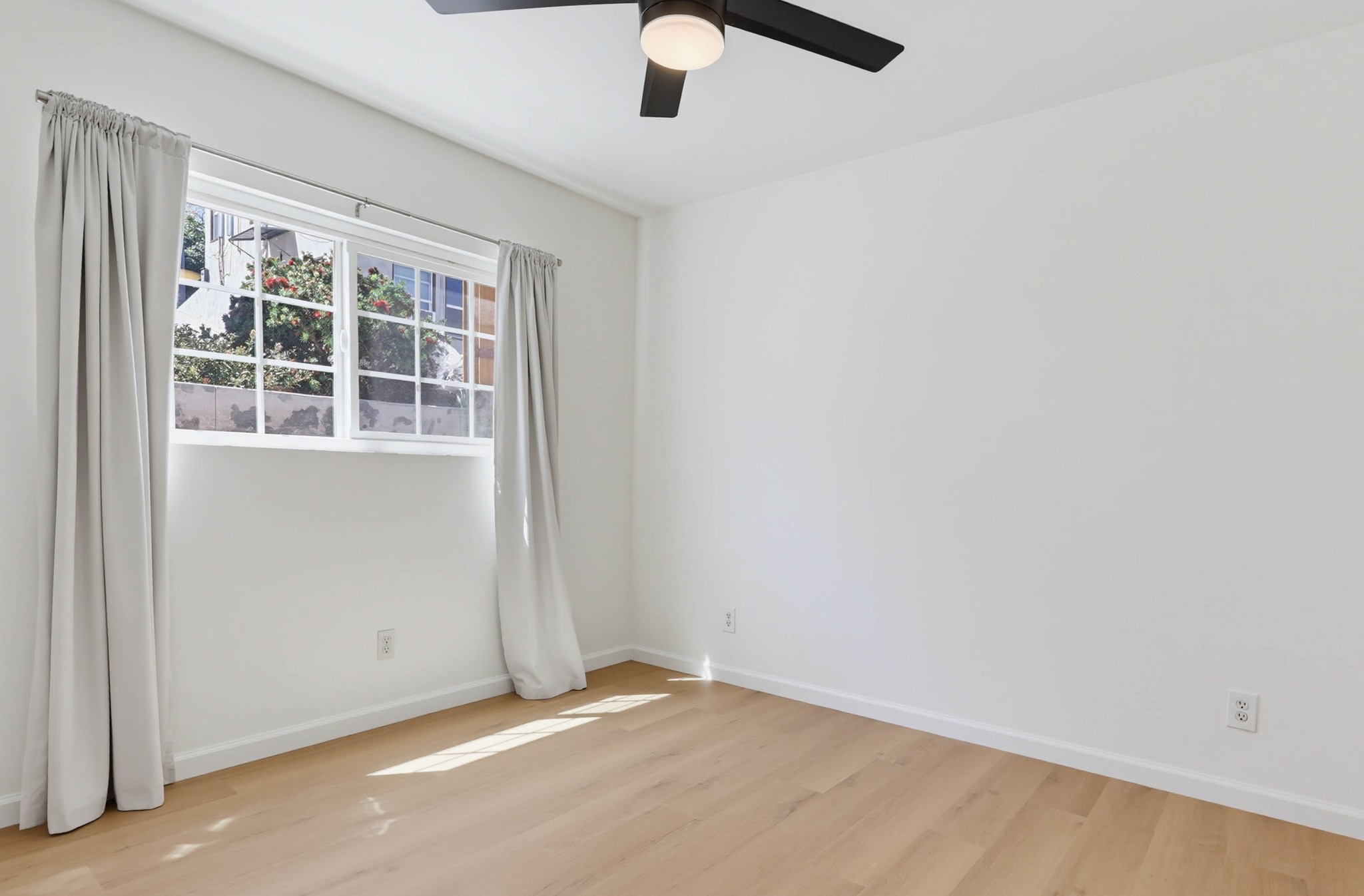 Virtual tour photo 28 of 49 for 1916 Florida Ct