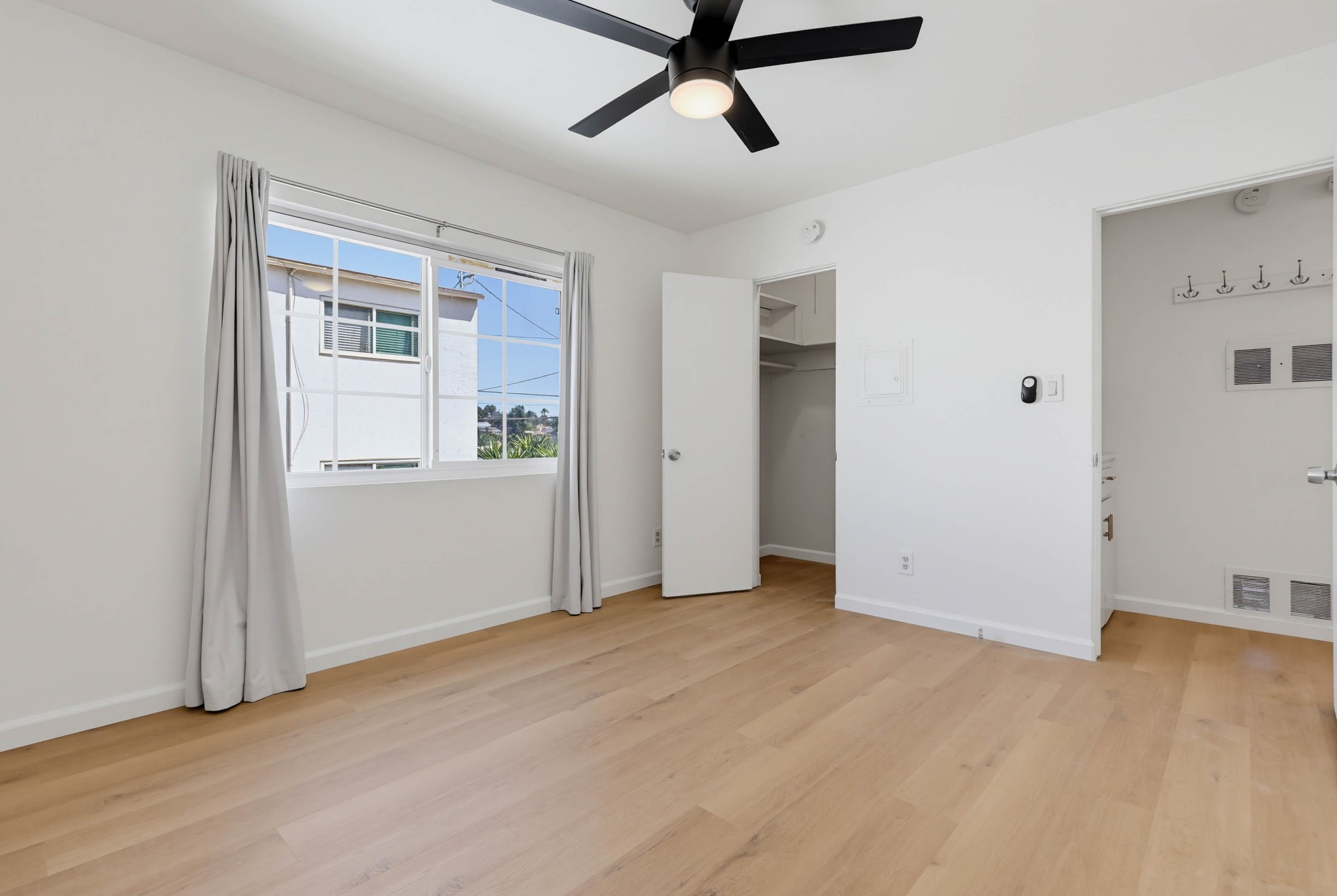 Virtual tour photo 32 of 49 for 1916 Florida Ct