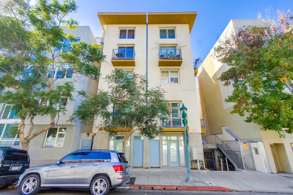 Virtual tour photo 1 of 63 for 1918 Columbia St