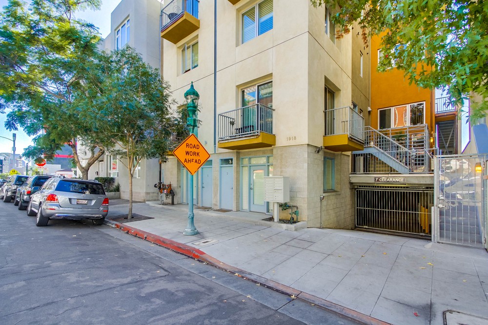 Virtual tour photo 6 of 63 for 1918 Columbia St