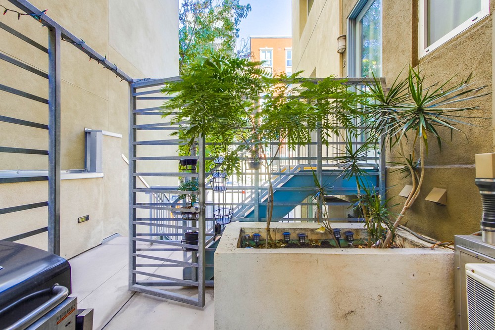Virtual tour photo 9 of 63 for 1918 Columbia St