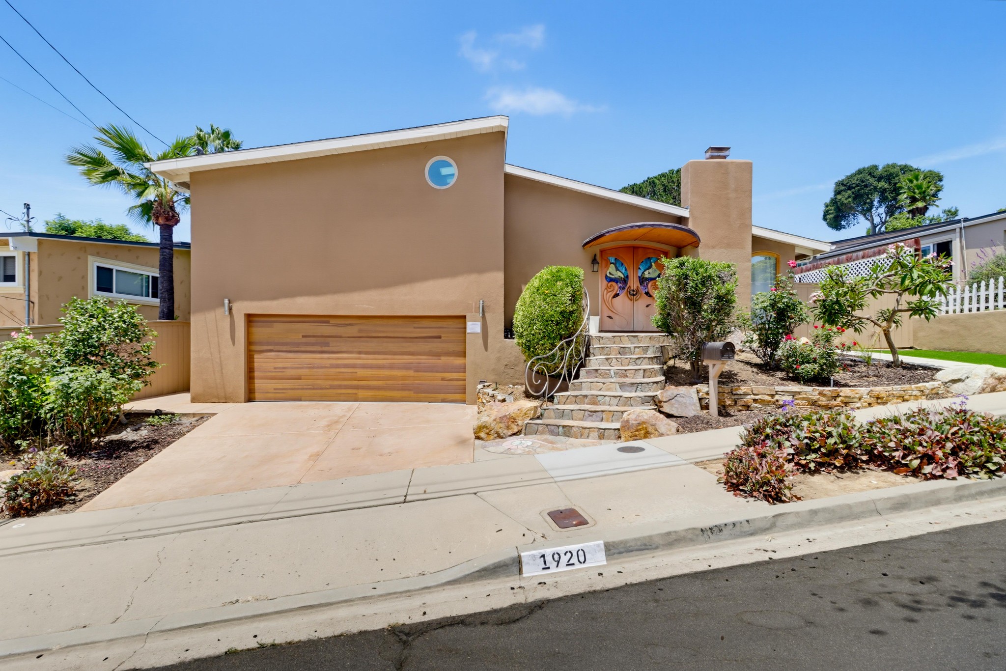 Virtual tour photo 1 of 58 for 1920 Gardena Pl