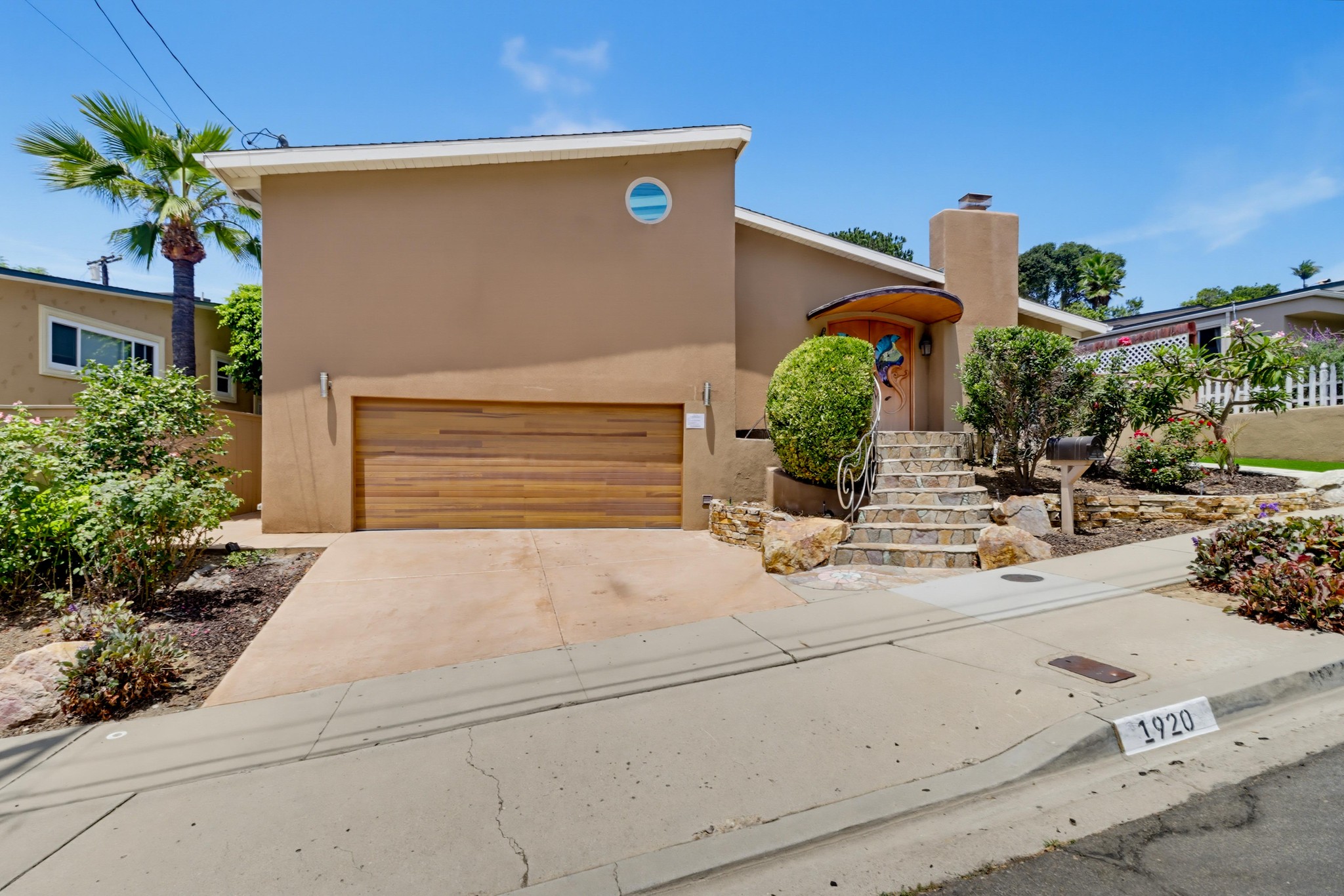 Virtual tour photo 3 of 58 for 1920 Gardena Pl