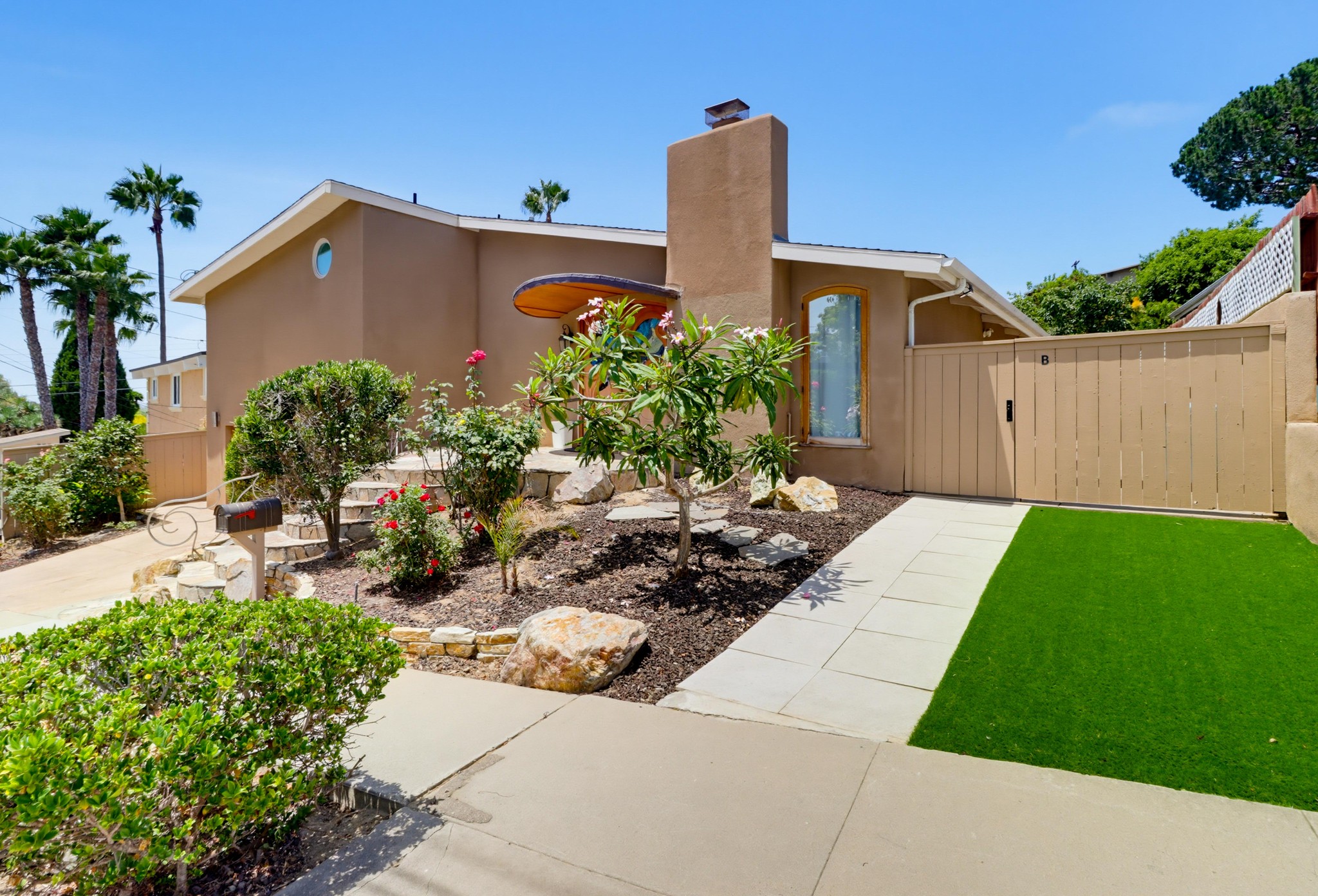 Virtual tour photo 6 of 58 for 1920 Gardena Pl