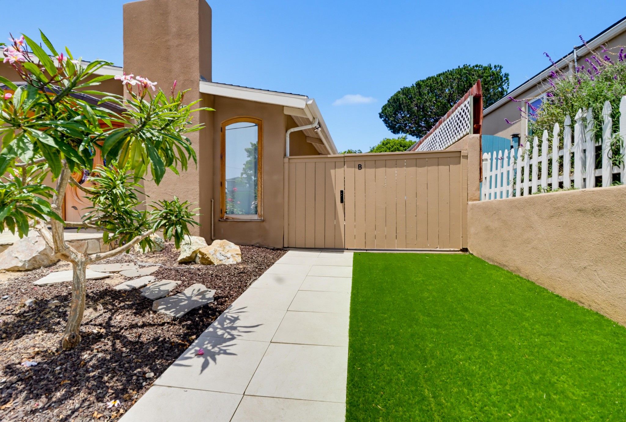 Virtual tour photo 7 of 58 for 1920 Gardena Pl
