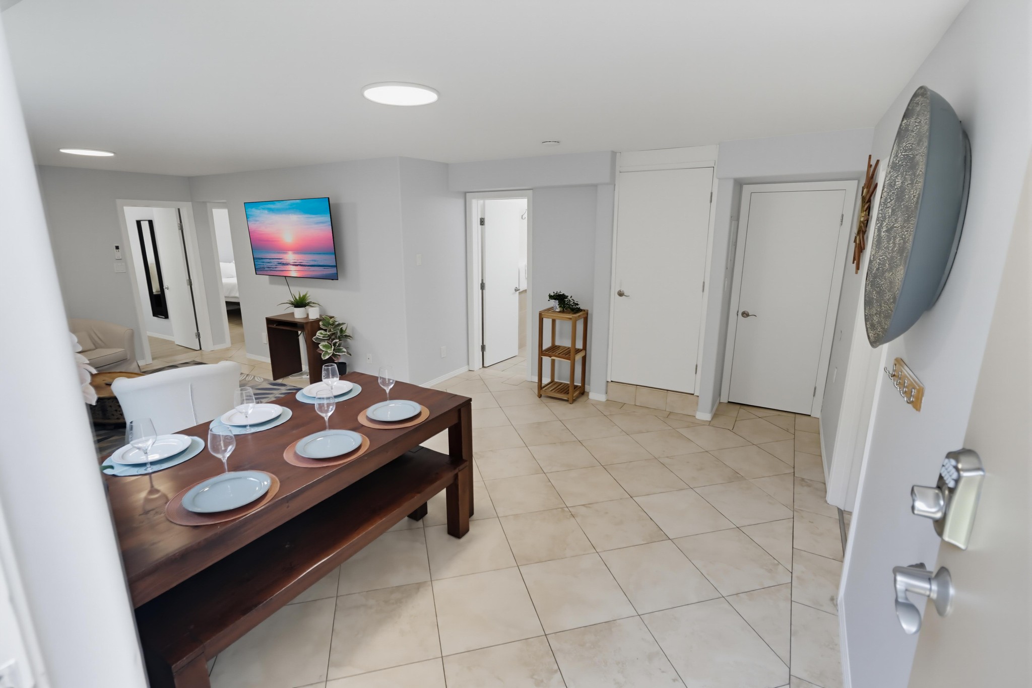 Virtual tour photo 9 of 58 for 1920 Gardena Pl