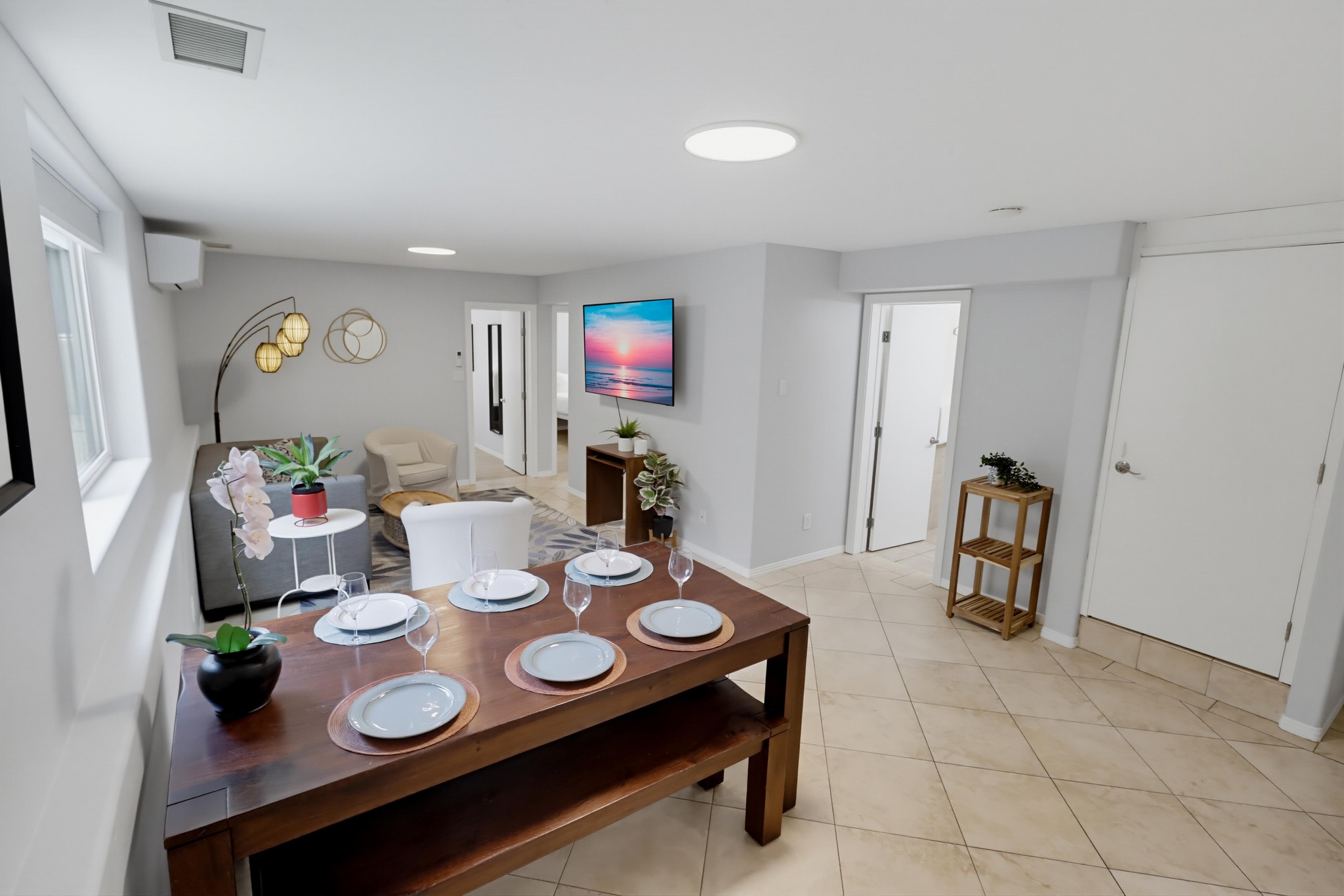 Virtual tour photo 10 of 58 for 1920 Gardena Pl