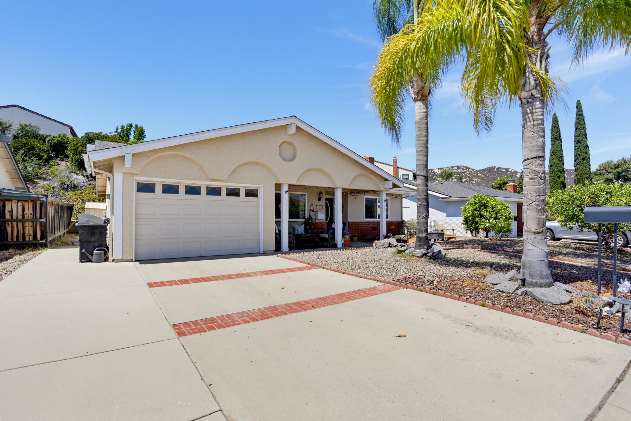 Virtual tour photo 3 of 32 for 1920 Louis Dr