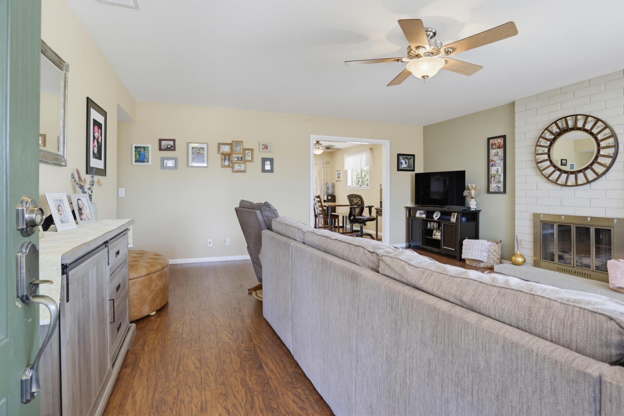 Virtual tour photo 8 of 32 for 1920 Louis Dr