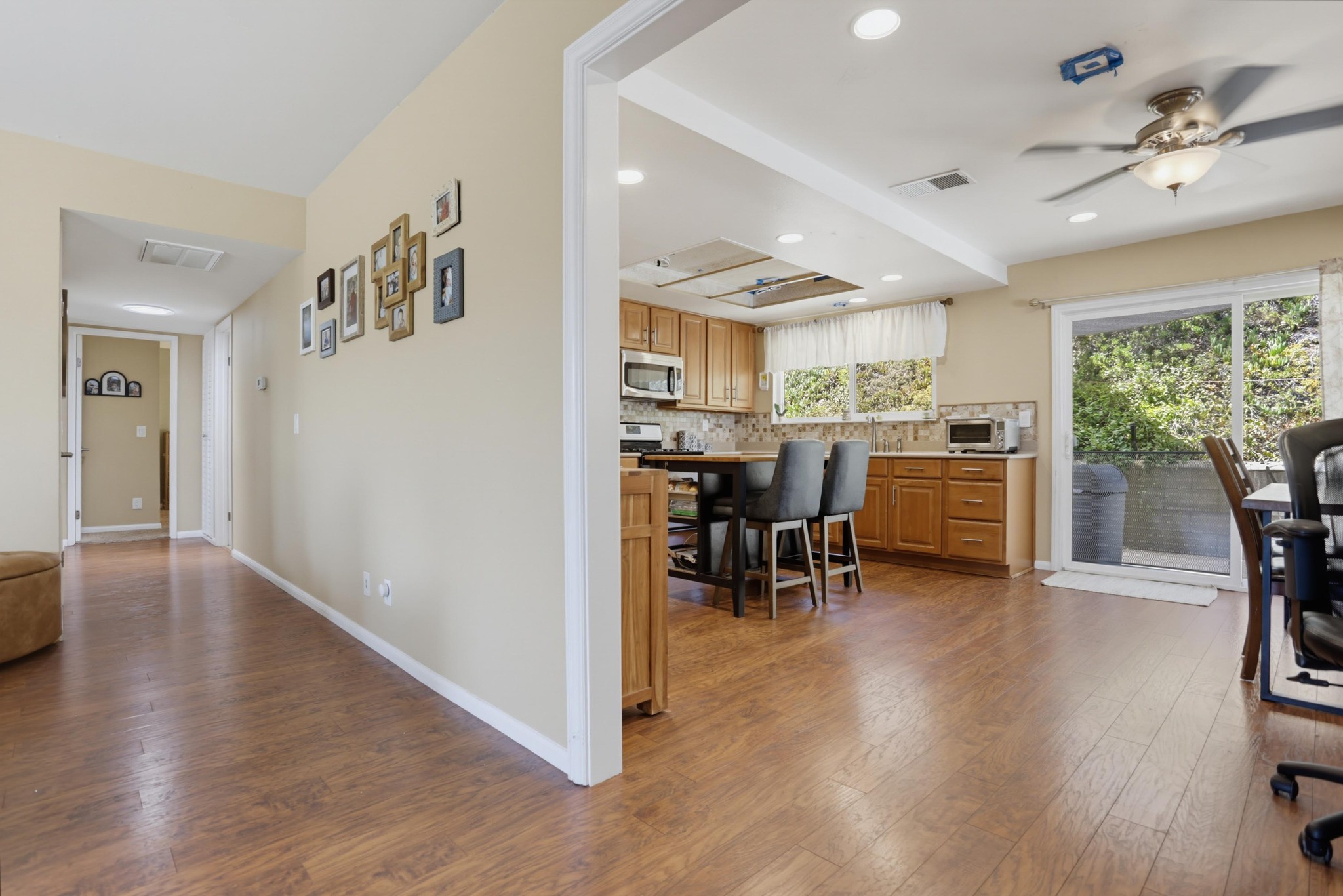 Virtual tour photo 12 of 32 for 1920 Louis Dr