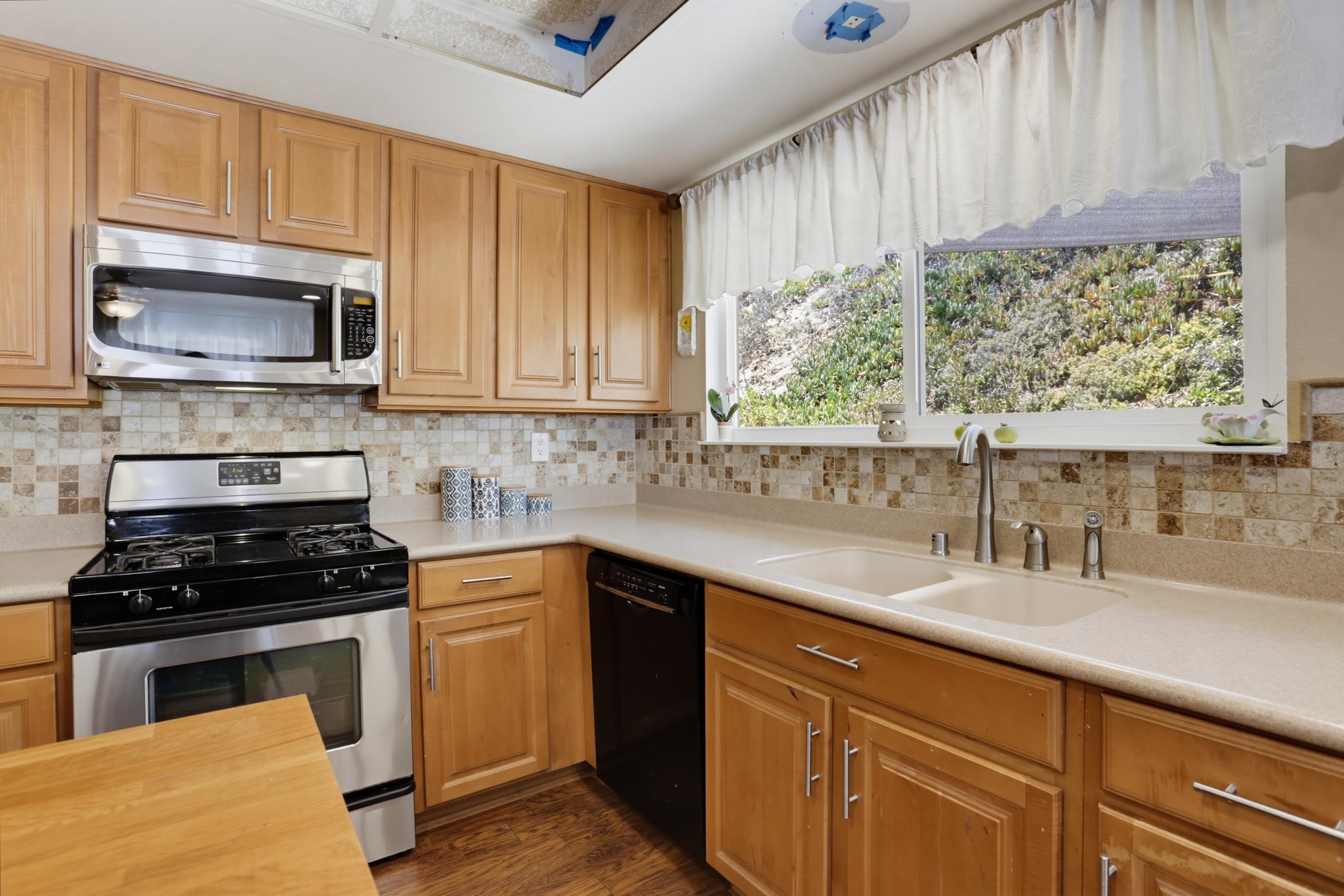 Virtual tour photo 17 of 32 for 1920 Louis Dr