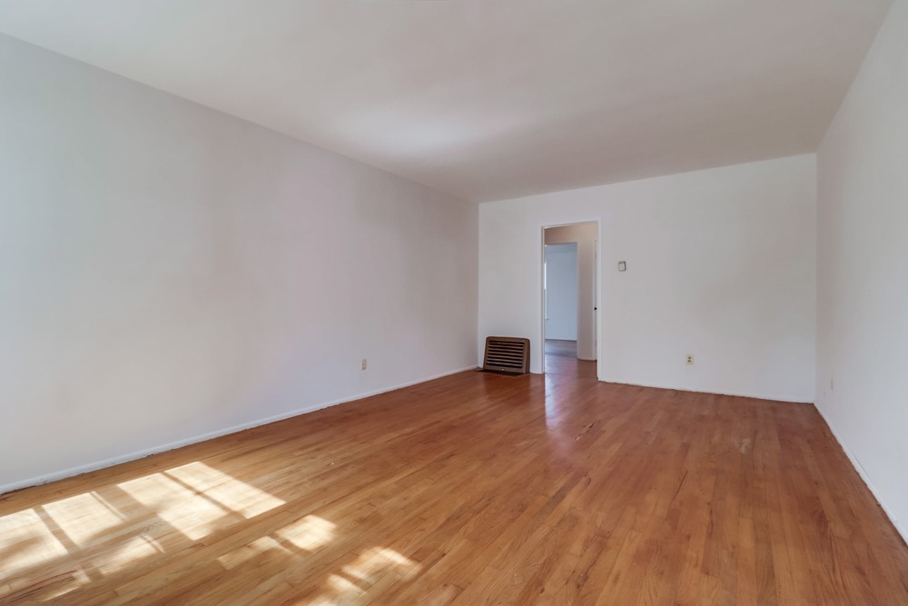 Virtual tour photo 5 of 25 for 1920 Tulip St