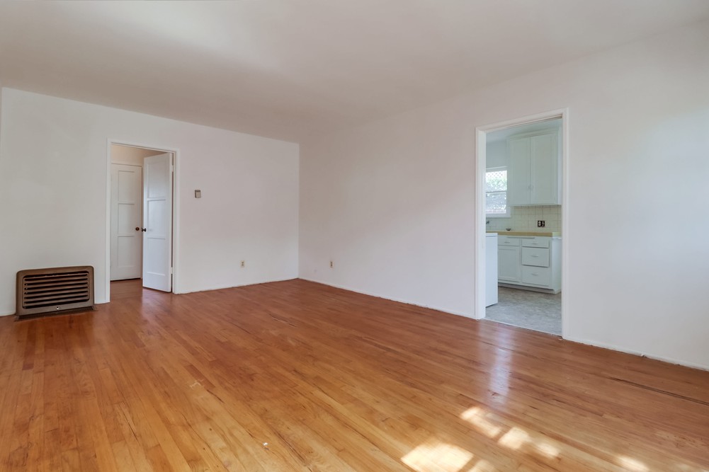 Virtual tour photo 6 of 25 for 1920 Tulip St