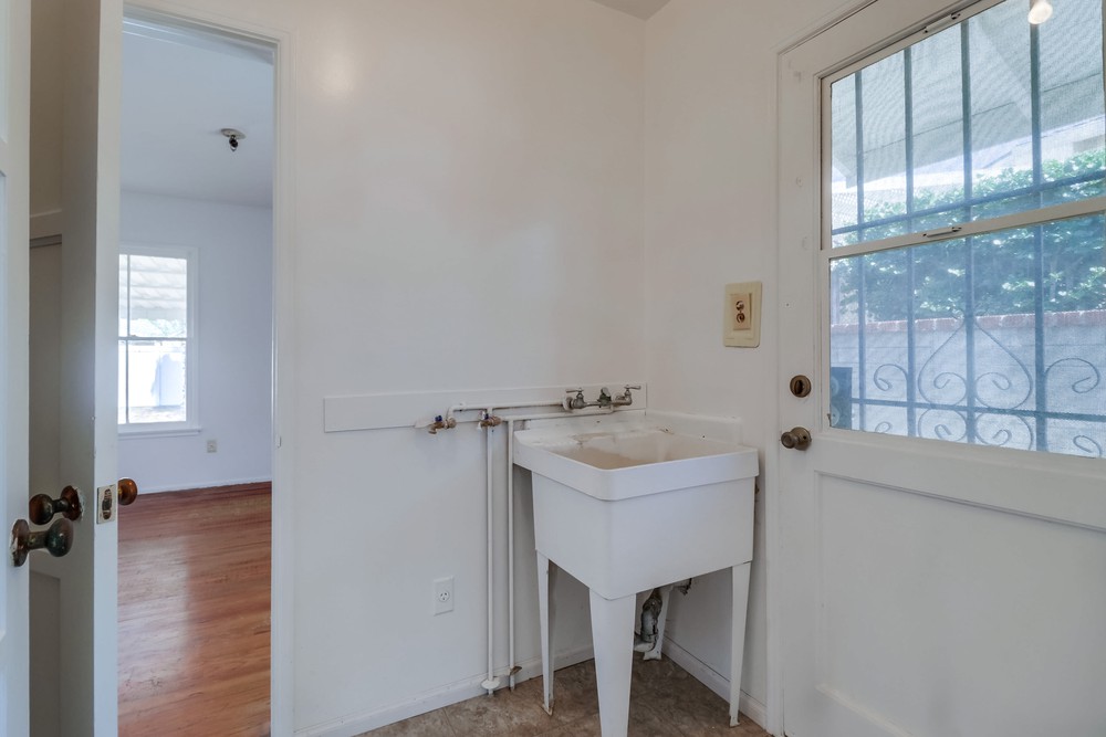 Virtual tour photo 11 of 25 for 1920 Tulip St