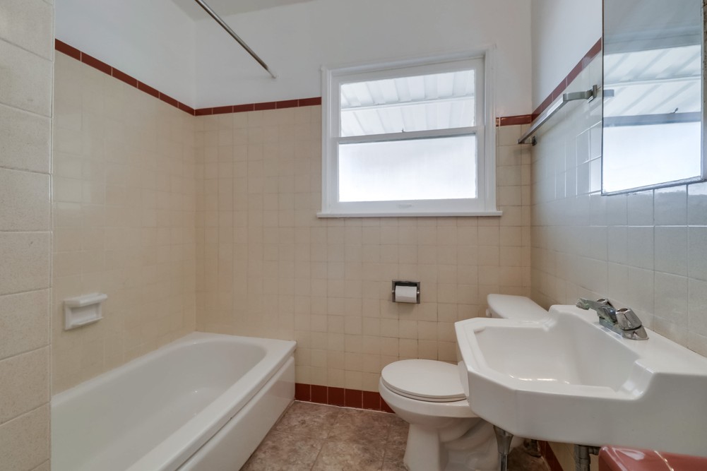 Virtual tour photo 15 of 25 for 1920 Tulip St