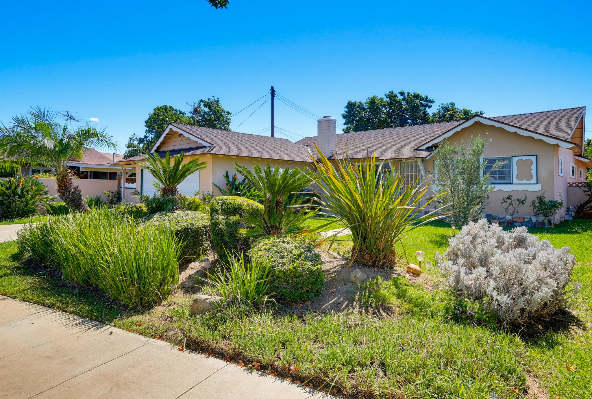 Virtual tour photo 4 of 73 for 1924 W Willow Ave