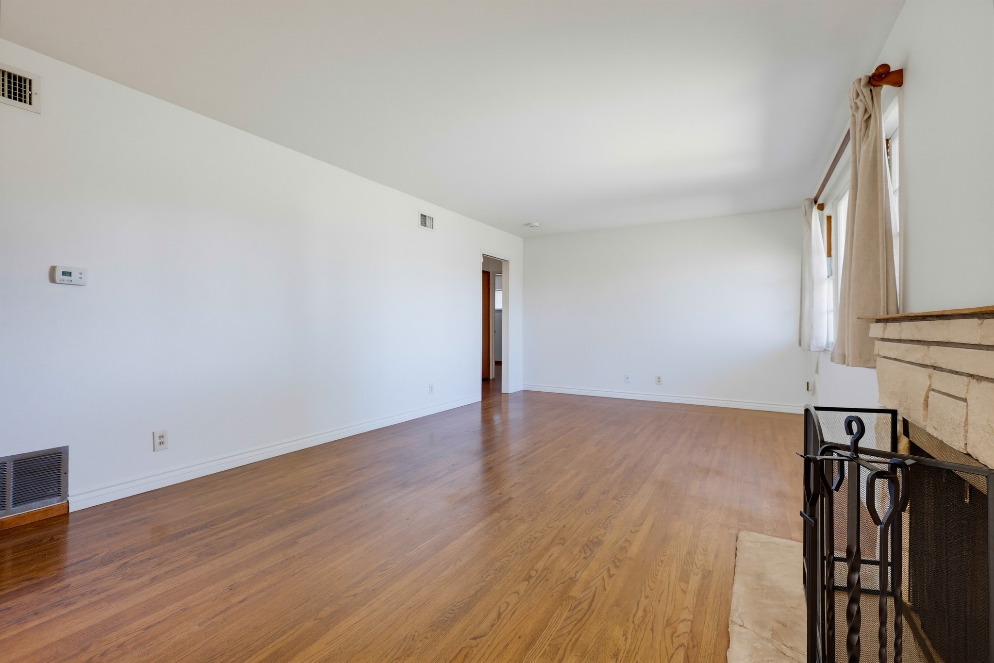 Virtual tour photo 9 of 73 for 1924 W Willow Ave
