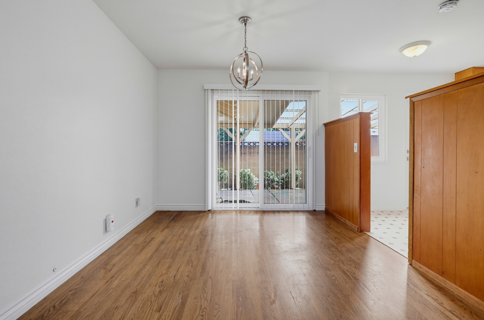 Virtual tour photo 12 of 73 for 1924 W Willow Ave