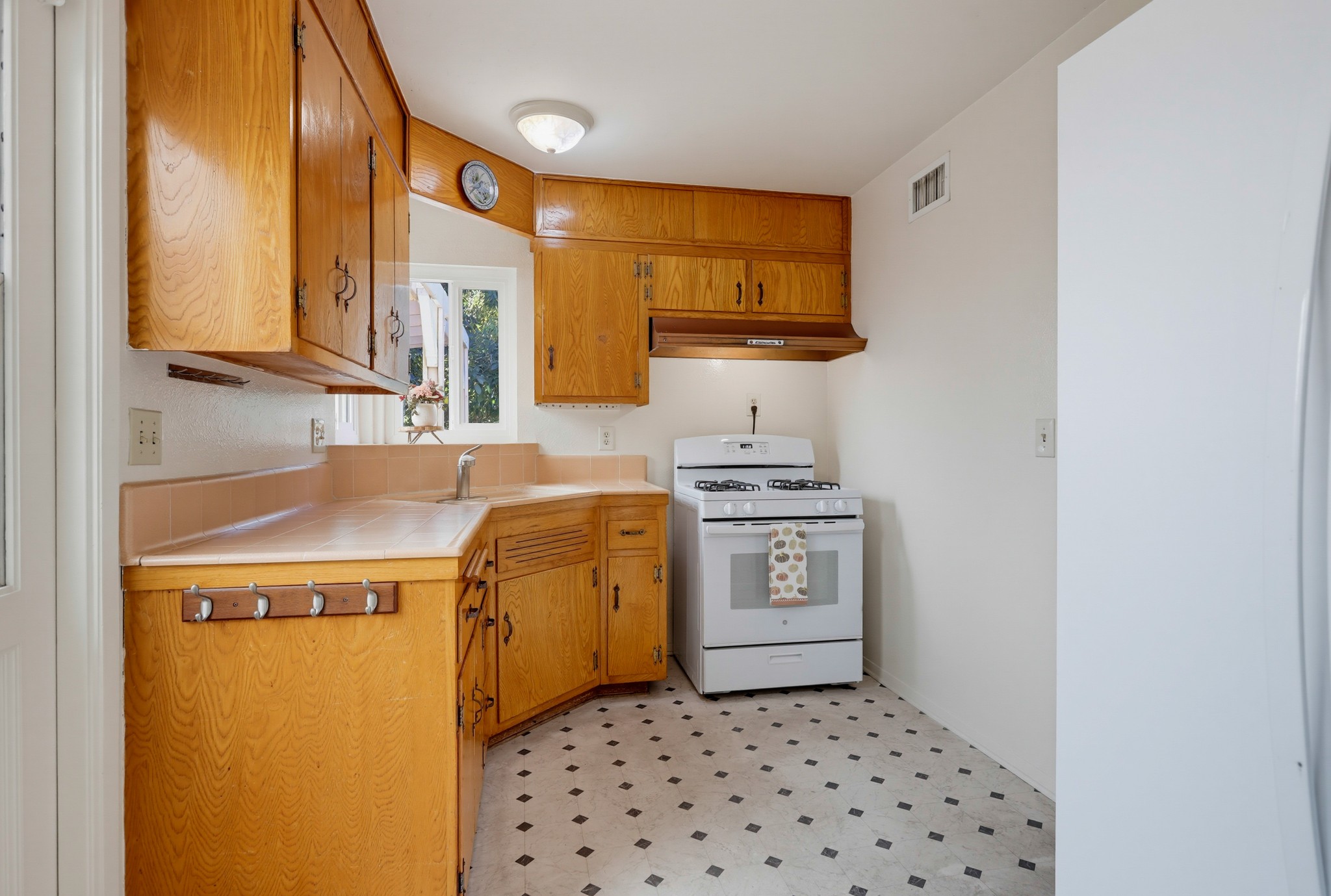 Virtual tour photo 17 of 73 for 1924 W Willow Ave