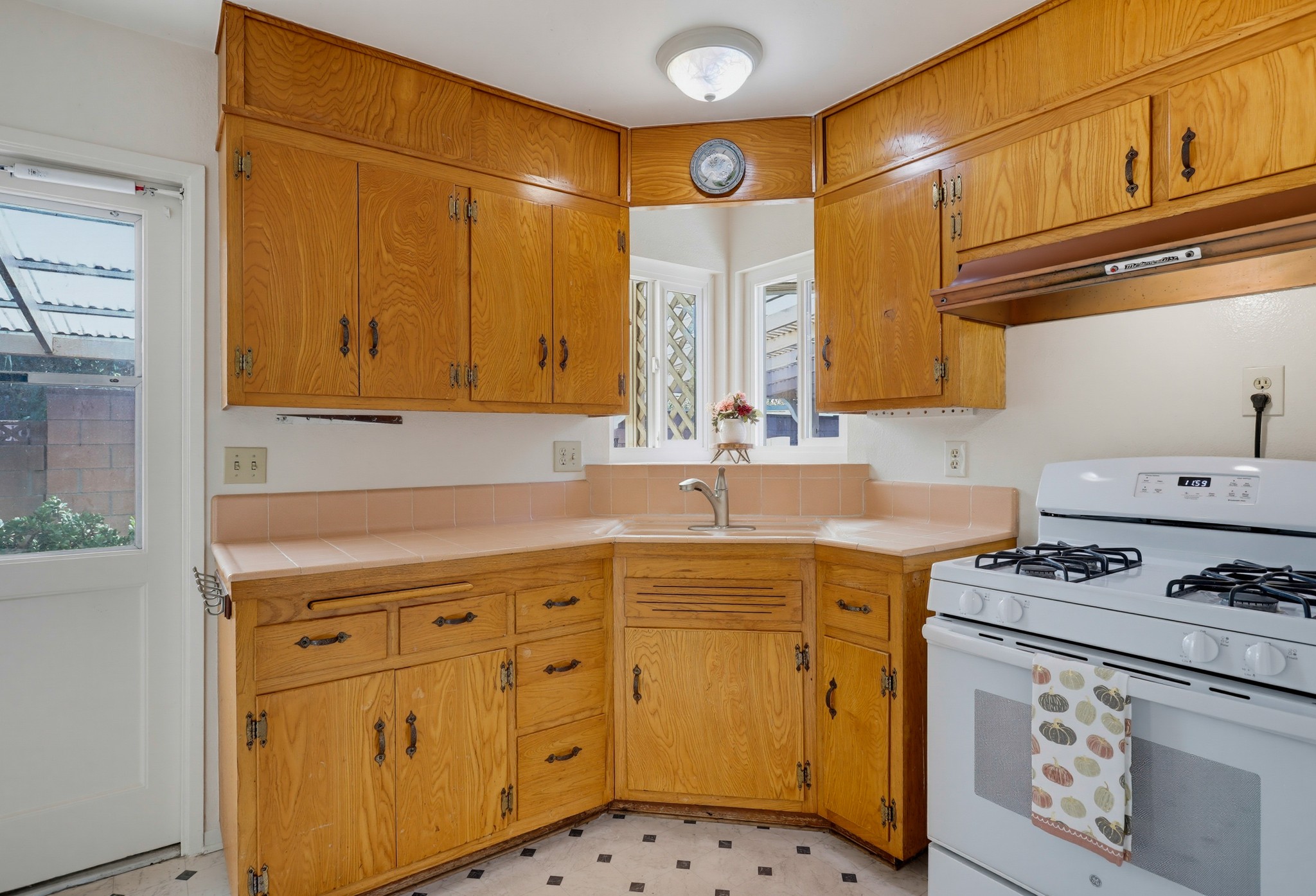 Virtual tour photo 18 of 73 for 1924 W Willow Ave
