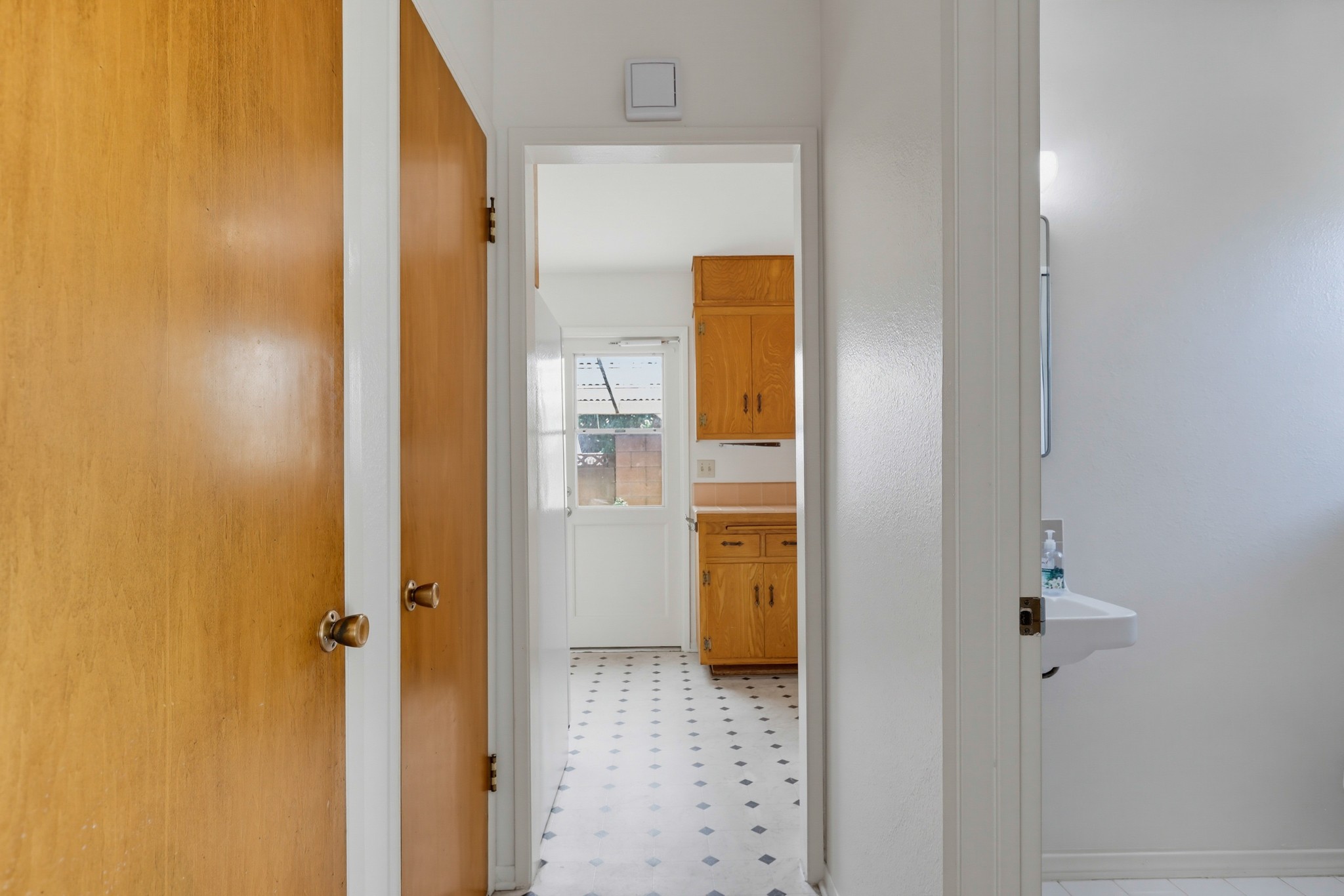 Virtual tour photo 21 of 73 for 1924 W Willow Ave