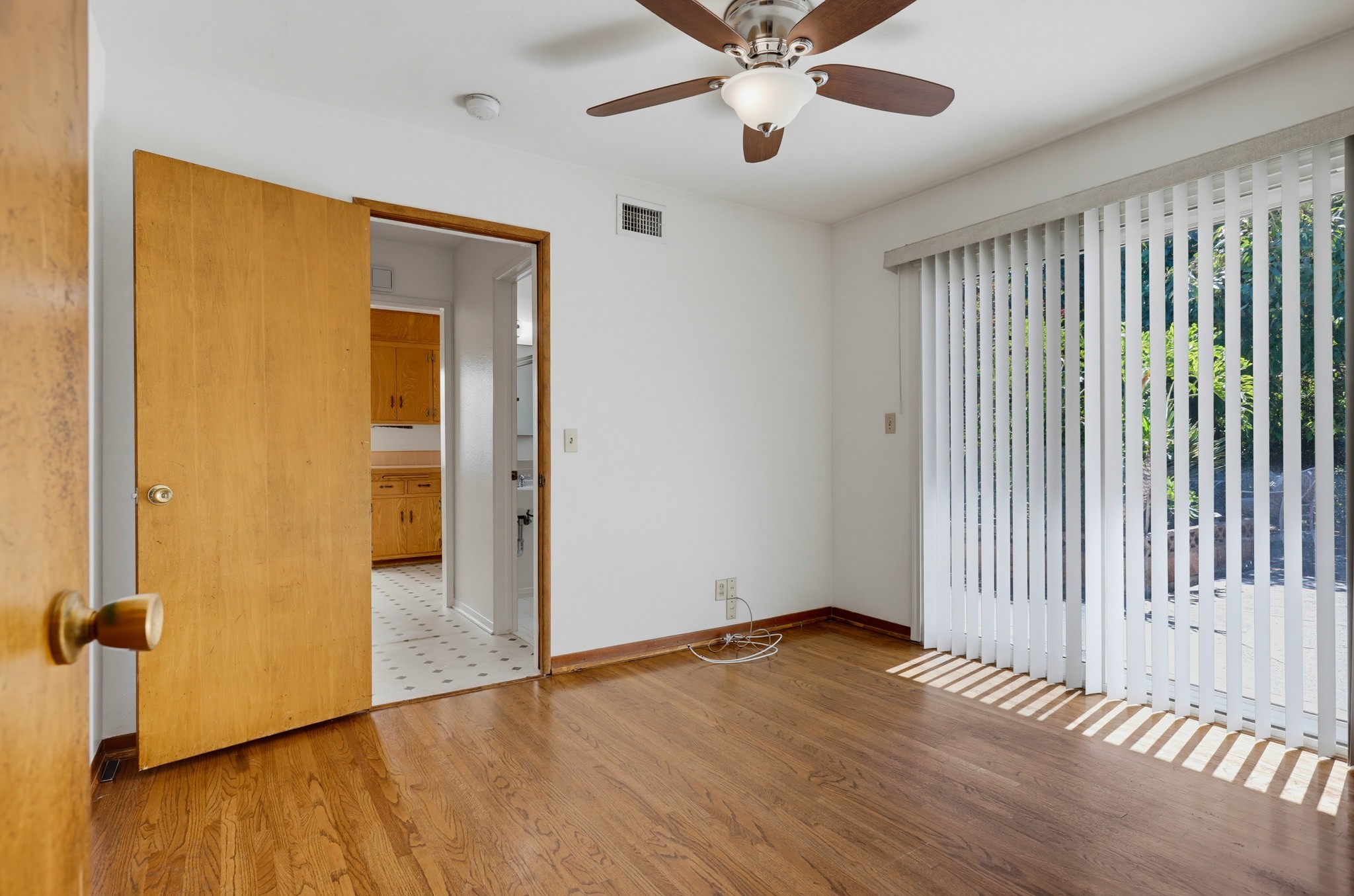 Virtual tour photo 23 of 73 for 1924 W Willow Ave