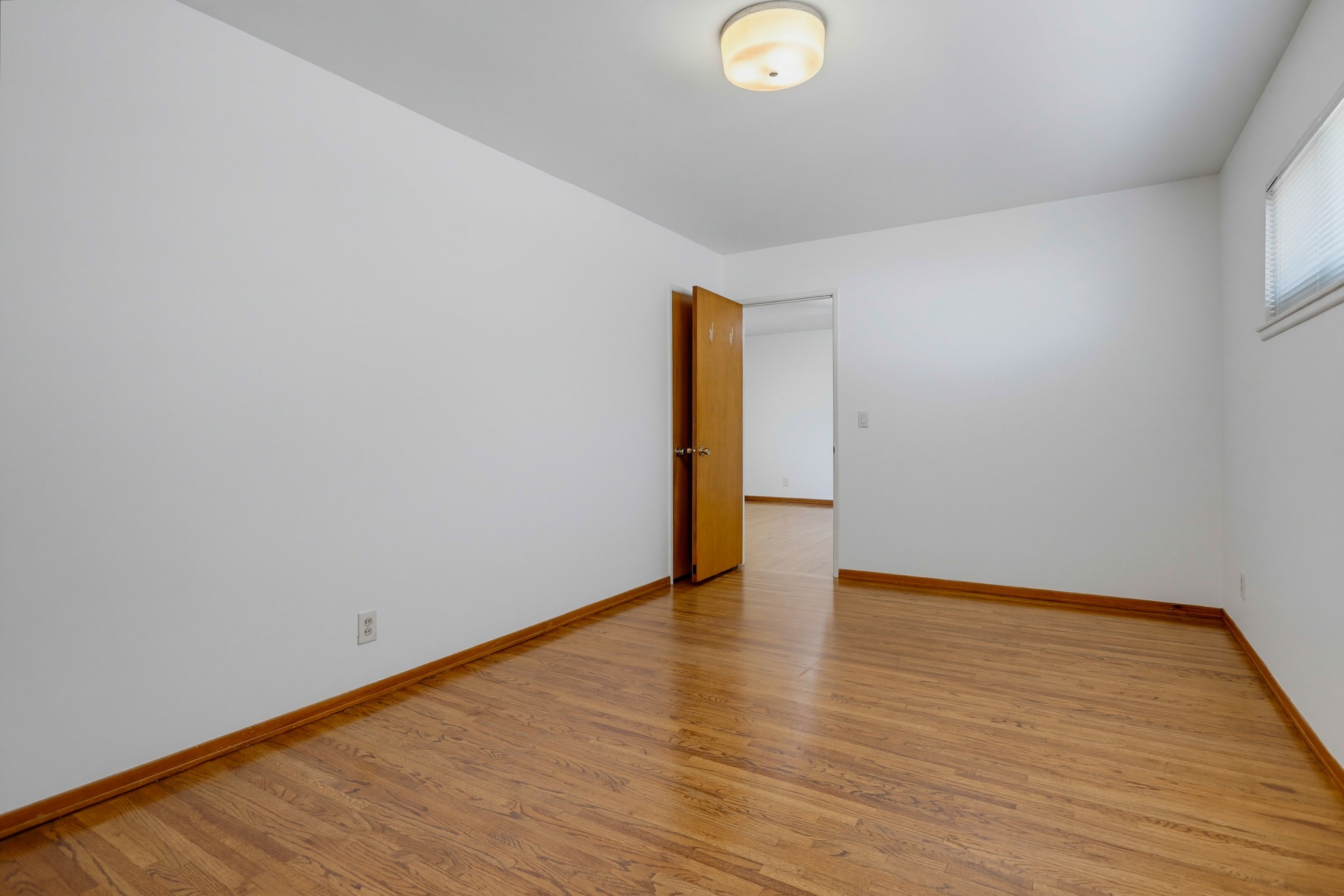 Virtual tour photo 26 of 73 for 1924 W Willow Ave