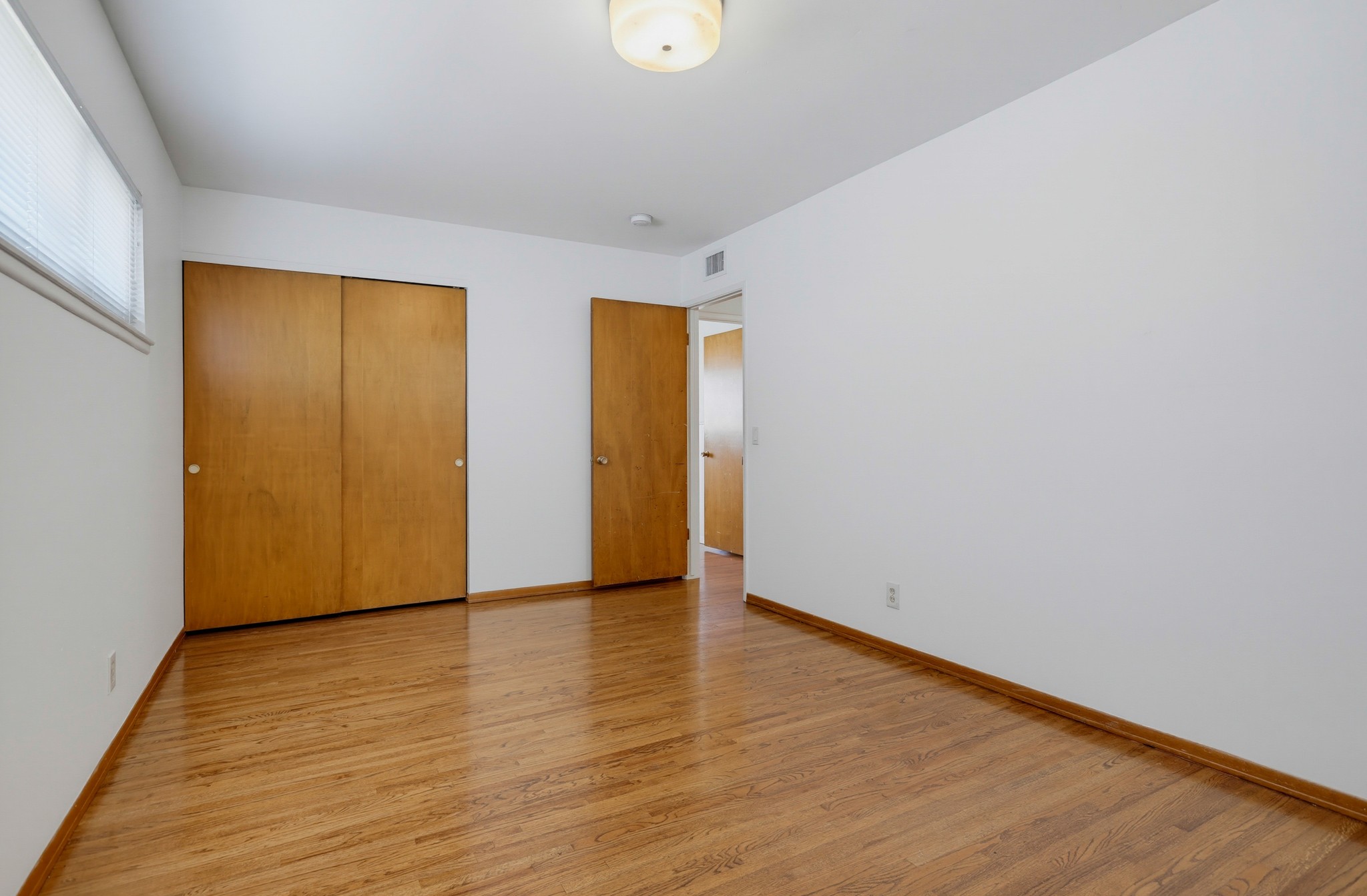 Virtual tour photo 29 of 73 for 1924 W Willow Ave