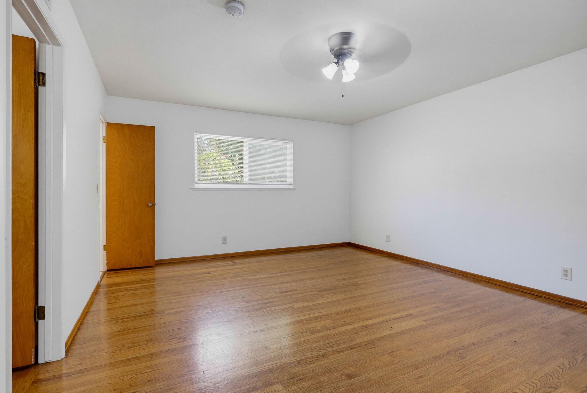 Virtual tour photo 31 of 73 for 1924 W Willow Ave