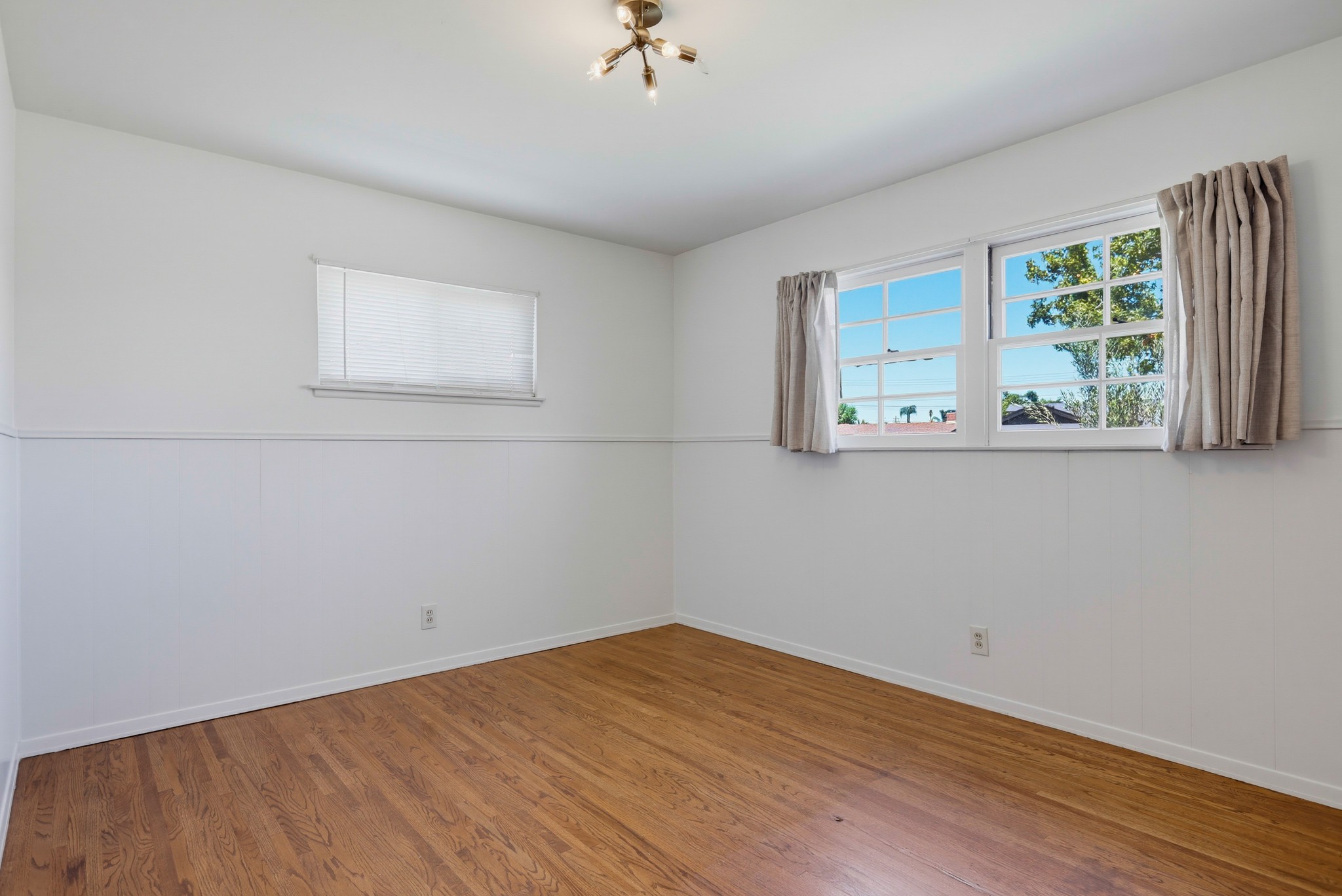 Virtual tour photo 36 of 73 for 1924 W Willow Ave