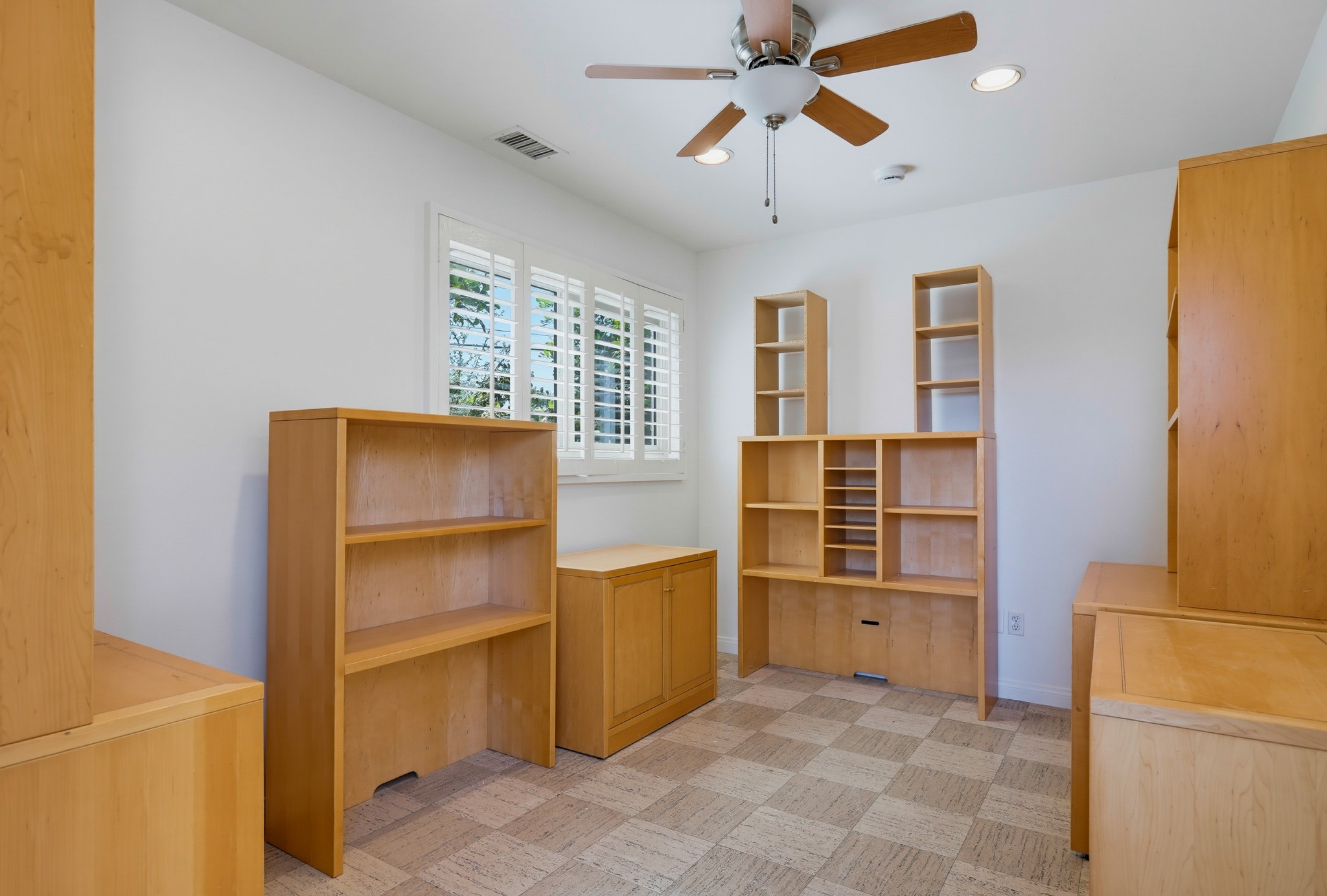 Virtual tour photo 44 of 73 for 1924 W Willow Ave