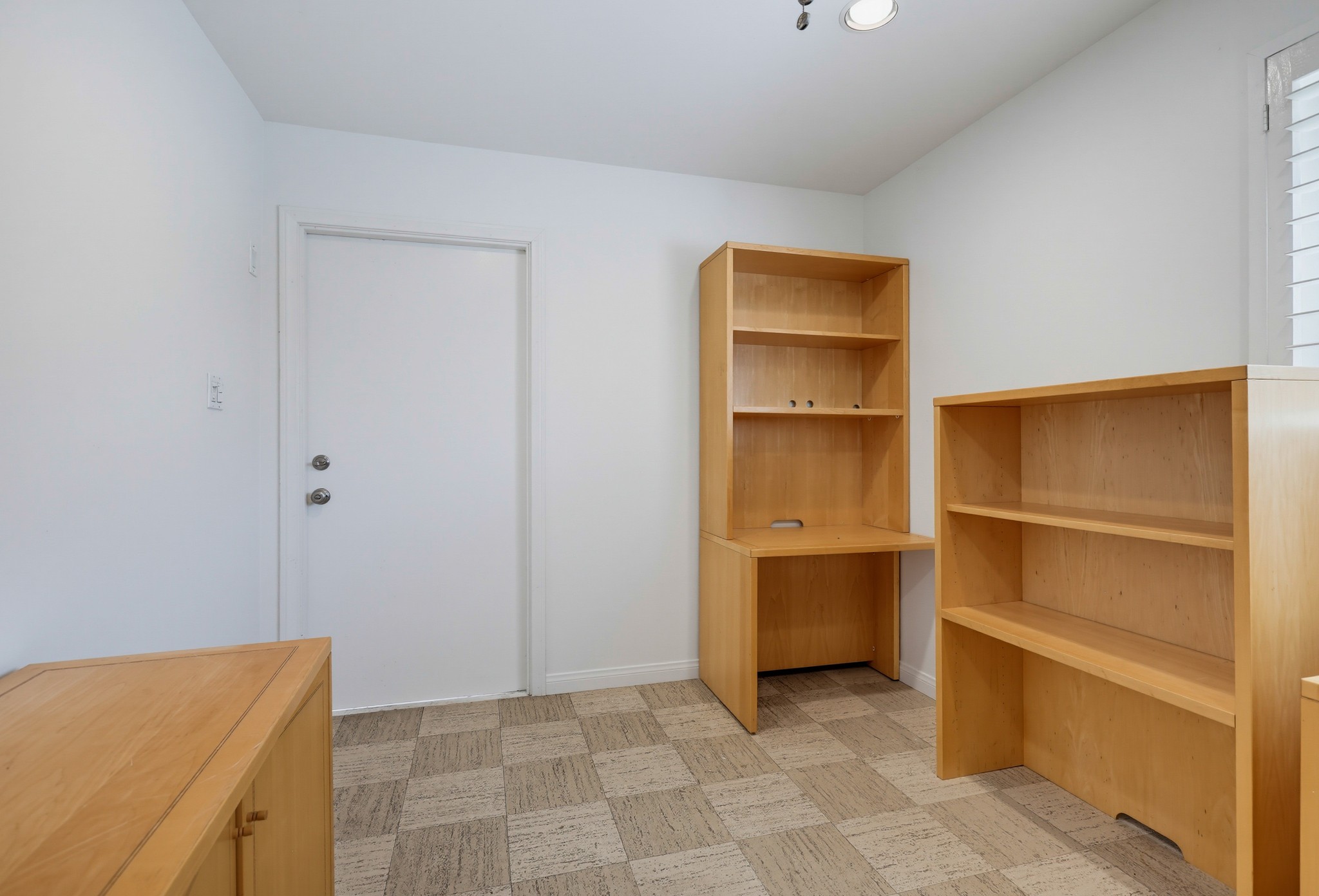 Virtual tour photo 46 of 73 for 1924 W Willow Ave